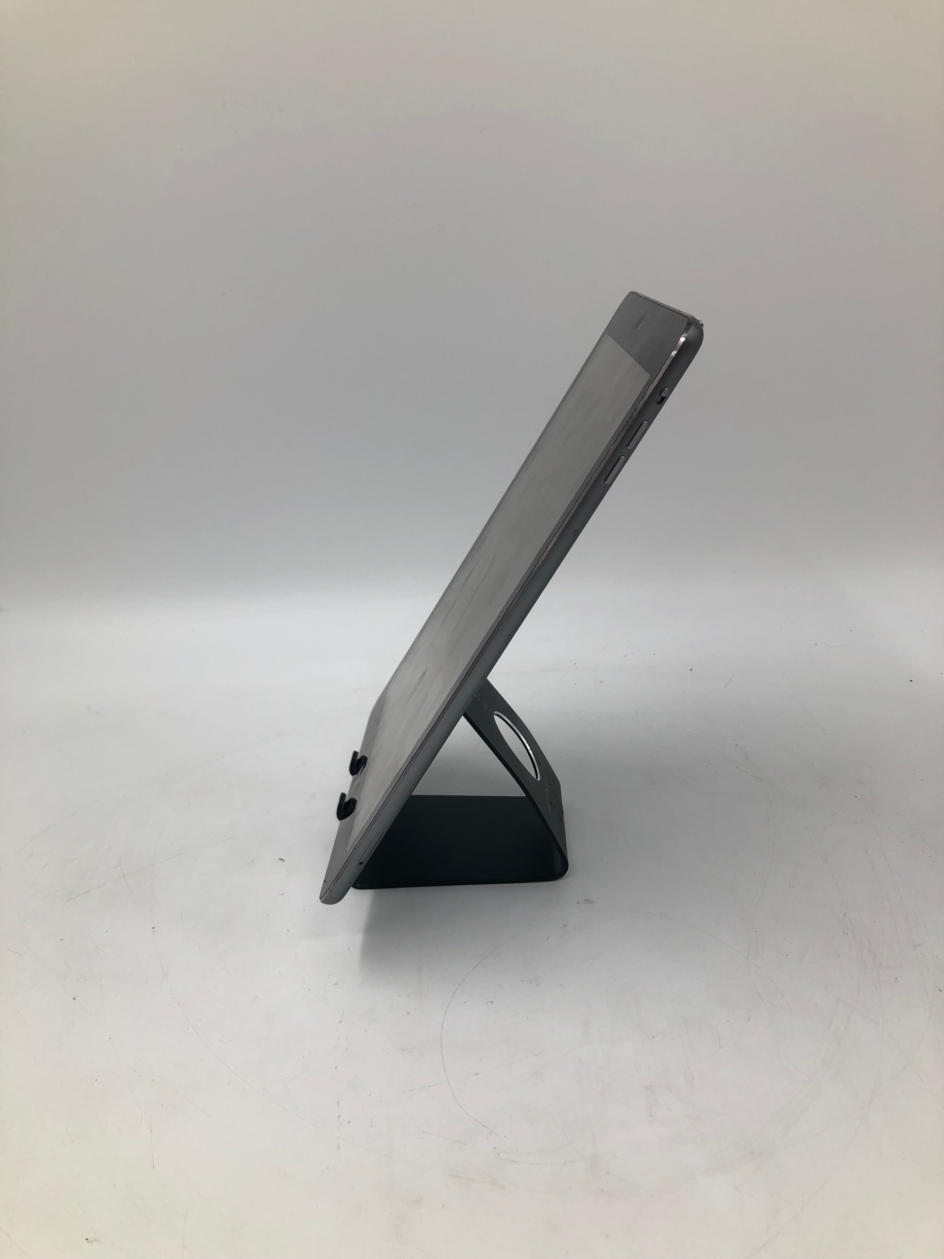 Apple iPad Air 2013 9.7" Screen 32GB Storage Silver