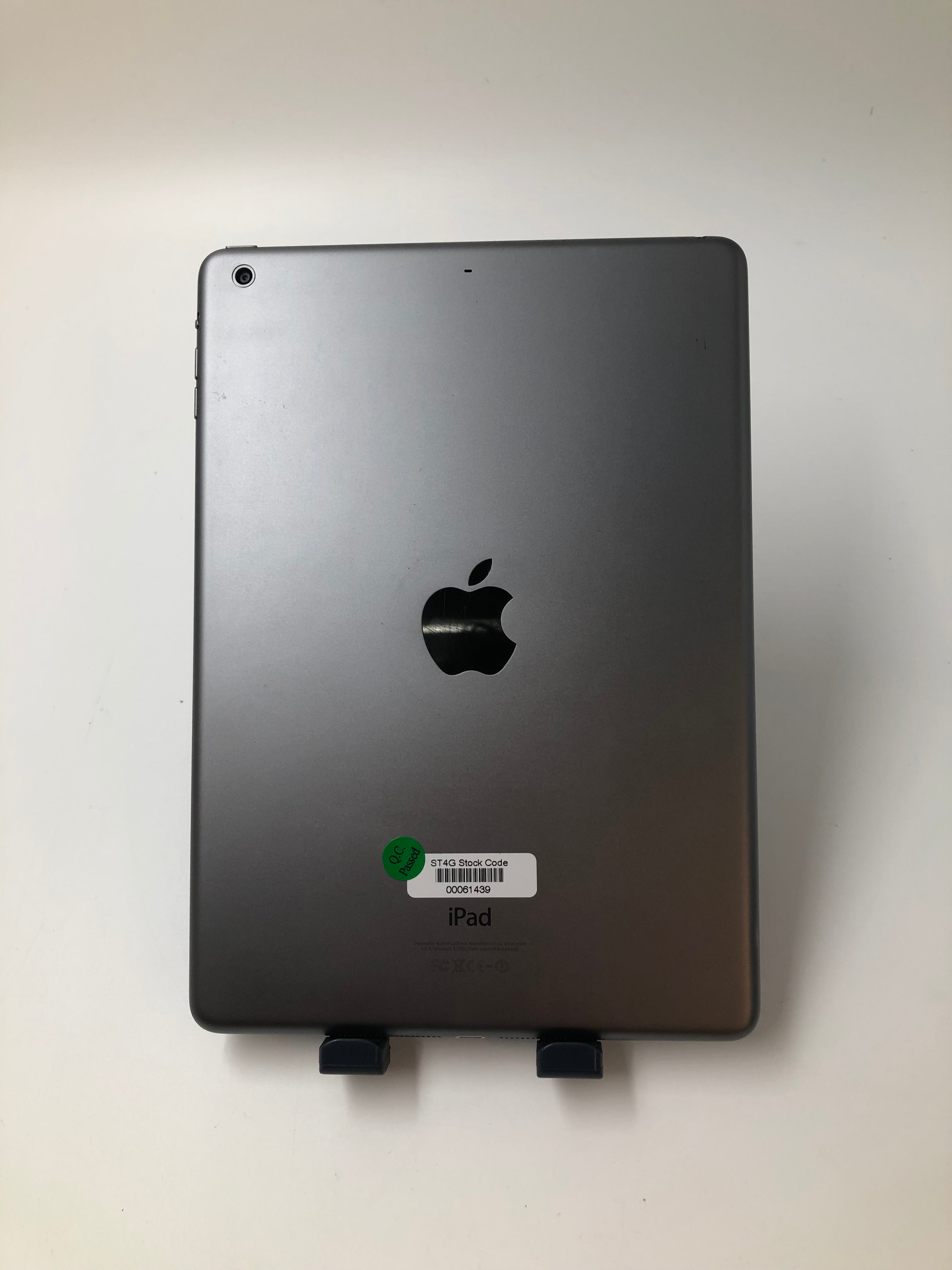 Refurbished Apple iPad Air (2013) 9.7" back view showing logo and camera