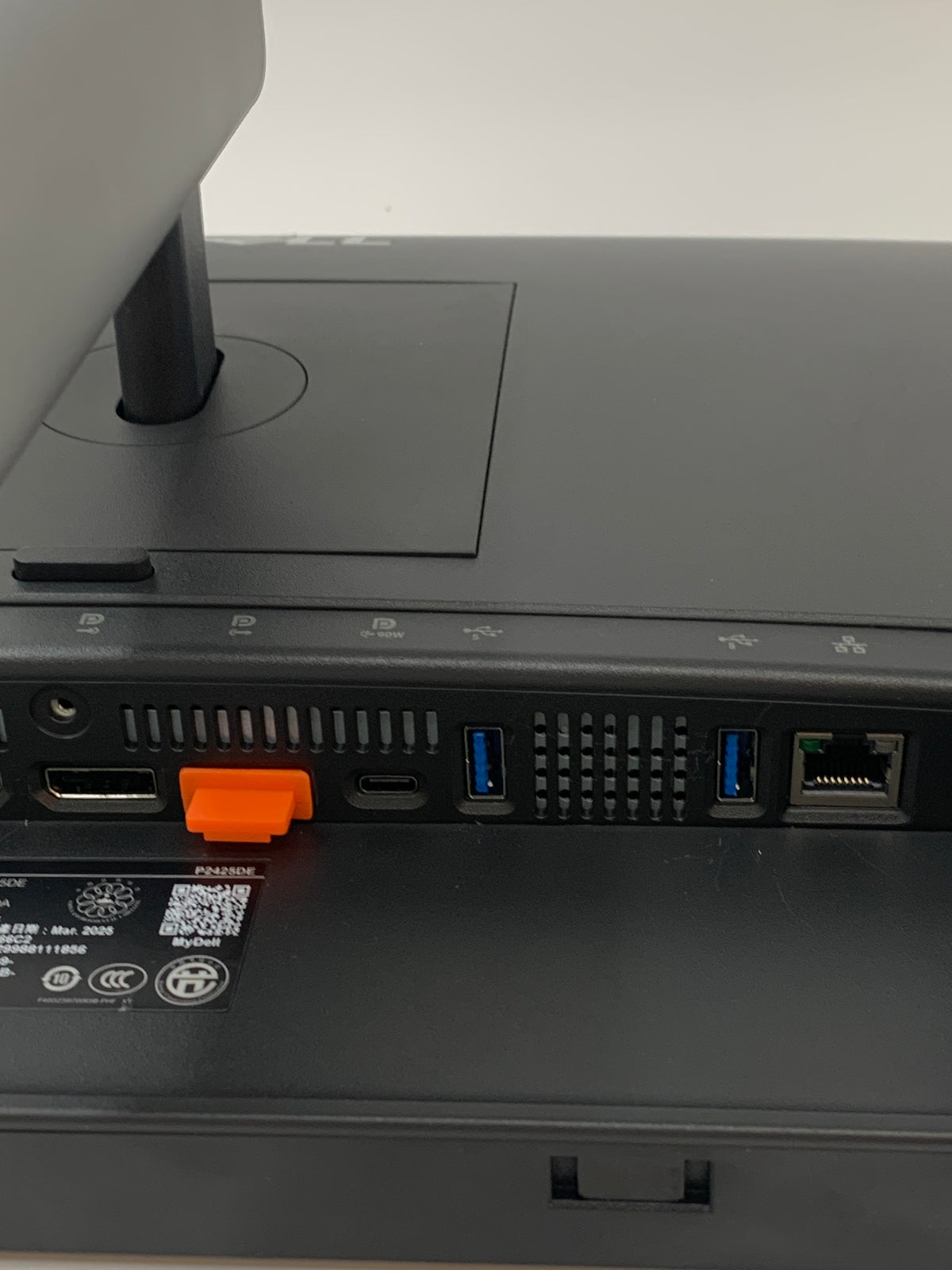 Dell P2425DE | 24" QHD | HDMI | Displayport | USB-C | USB | 100Hz Refresh Rate