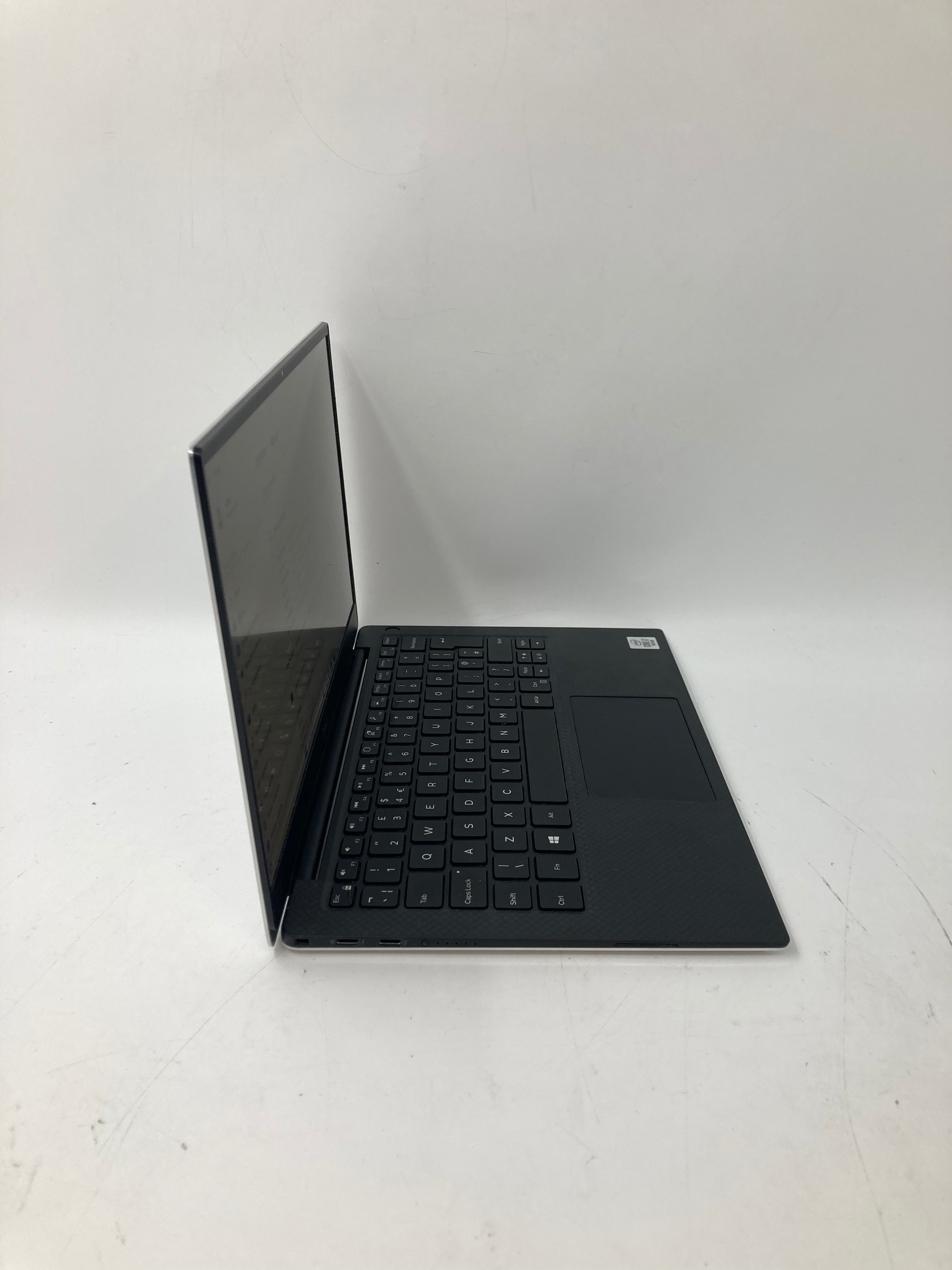 DELL XPS 13 7390, SIDE VIEW, 2x USB-C SLOTS