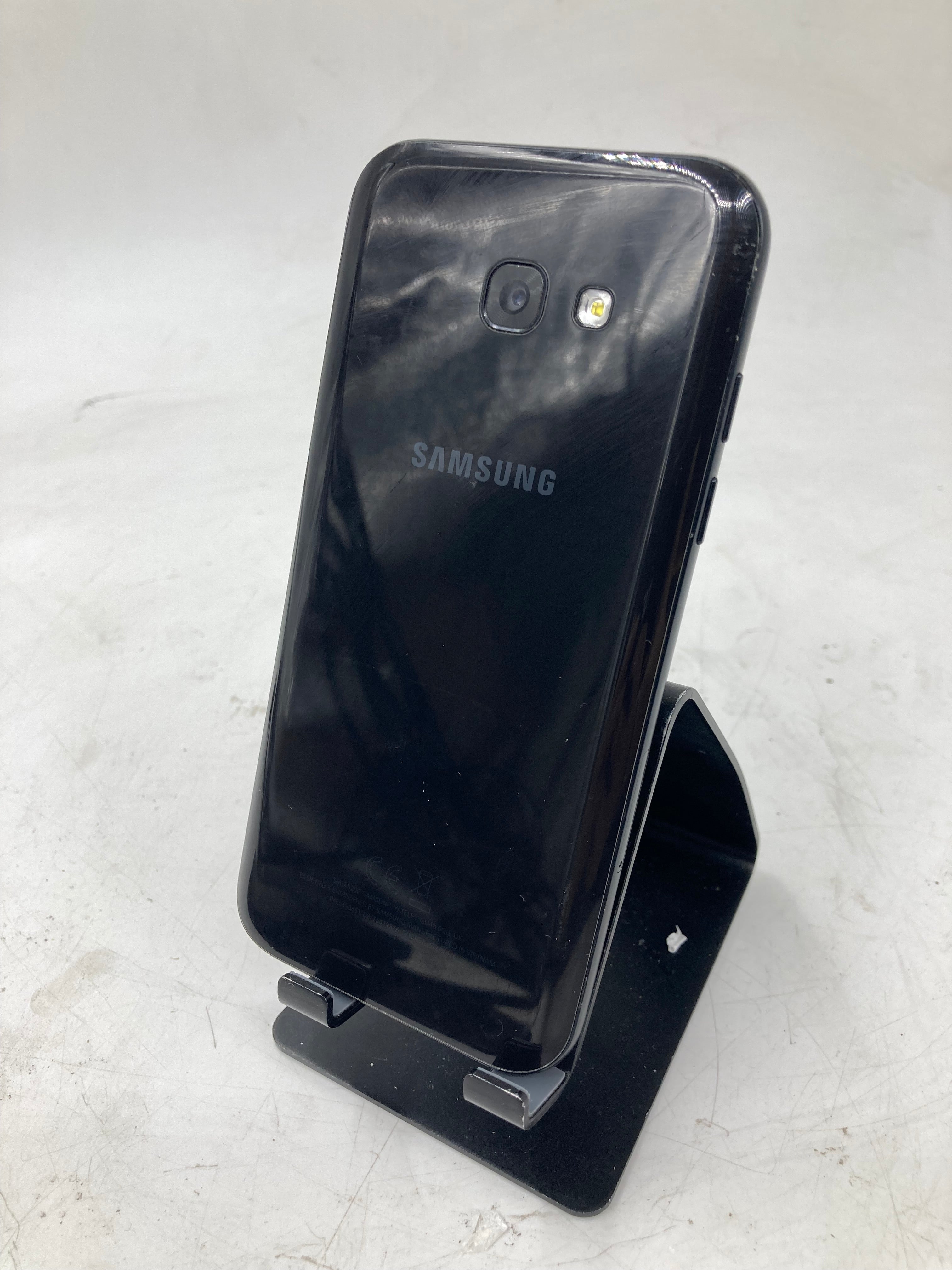 Samsung Galaxy A520 32GB Black - Unlocked Lot Of 6