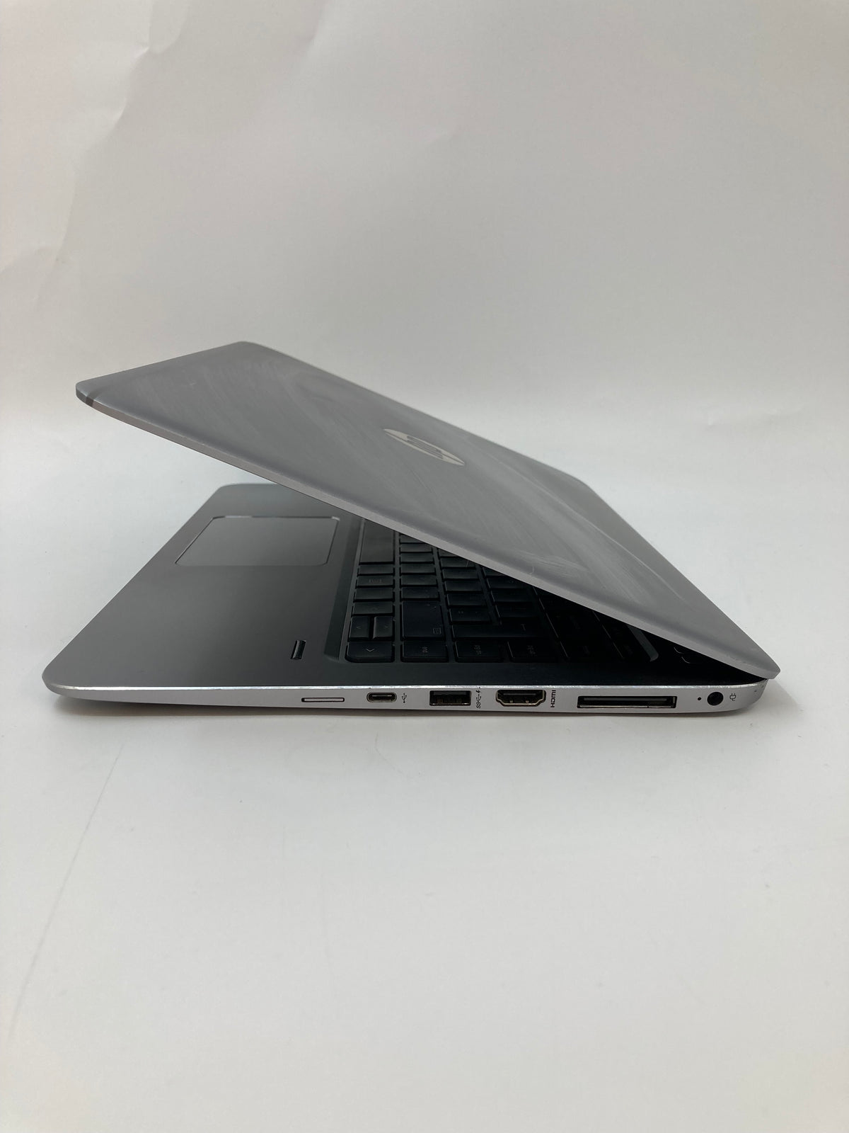 HP EliteBook Folio 1040 G3 | 14" QHD | i5 6th Gen | 8GB RAM | 256GB SSD | W11 Pro