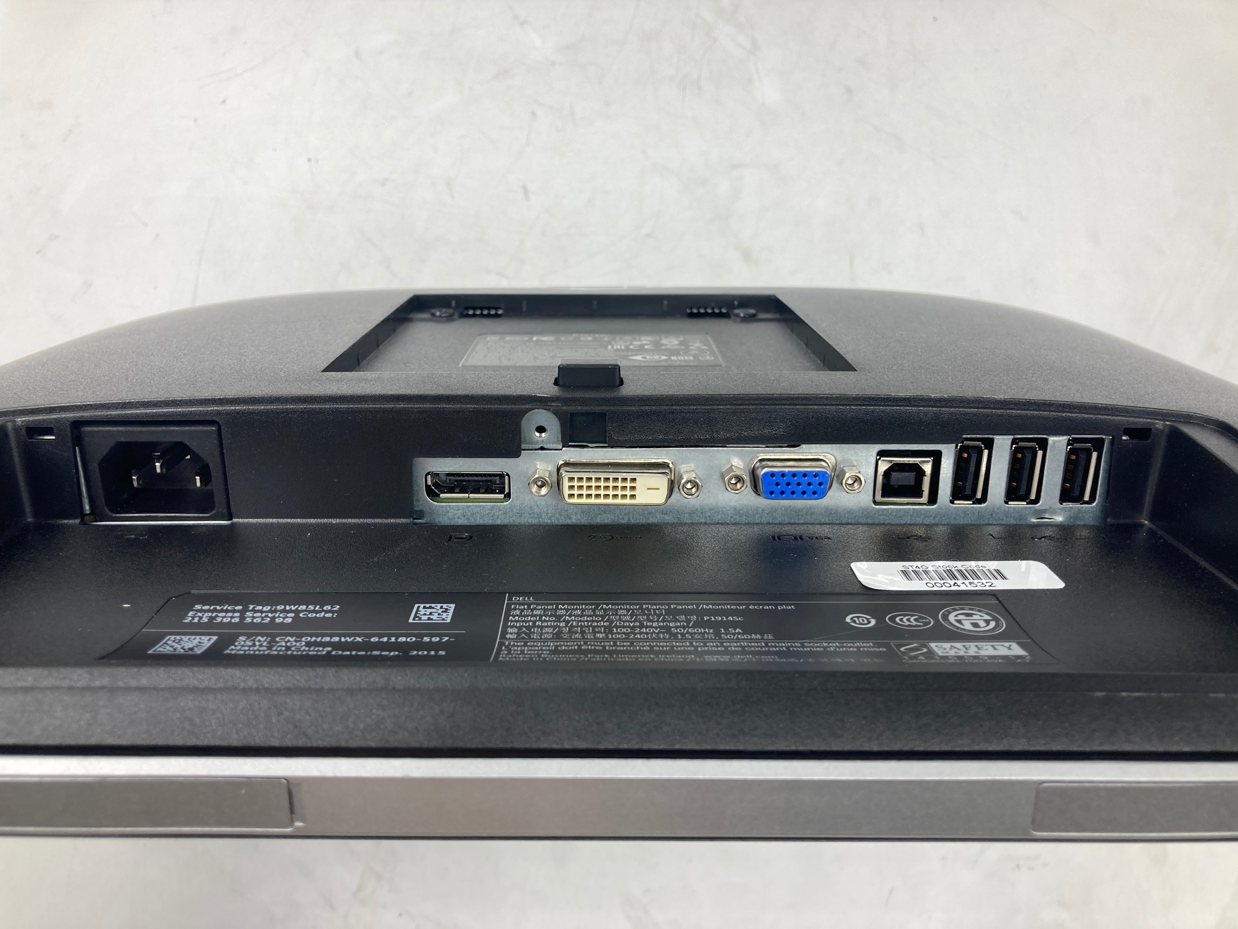 Dell P1914Sc 19" Screen LED Monitor DisplayPort VGA USB Lot of 4