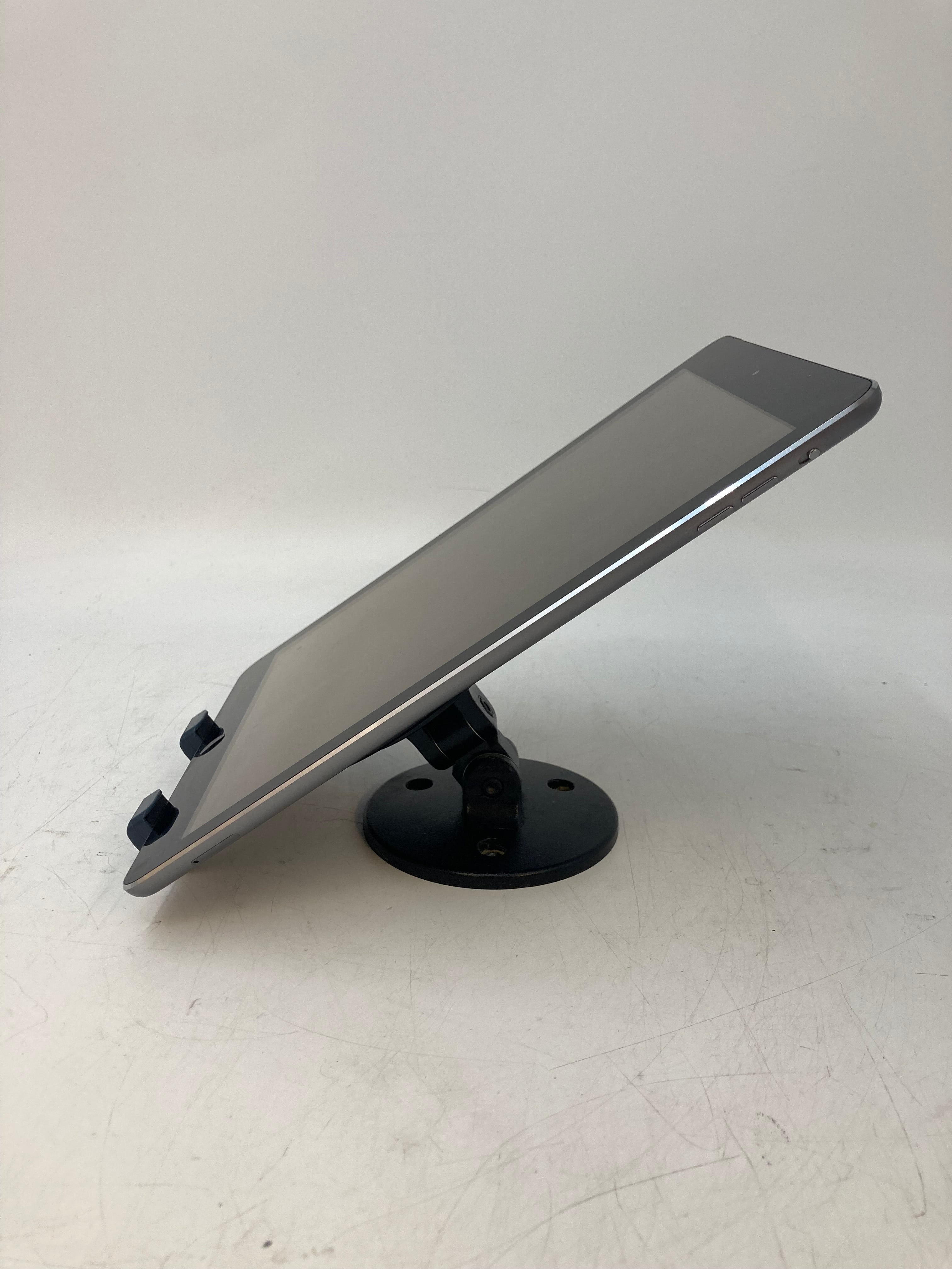 Apple iPad Air | 9.7" | 2013 | 16GB Storage | iOS Tablet