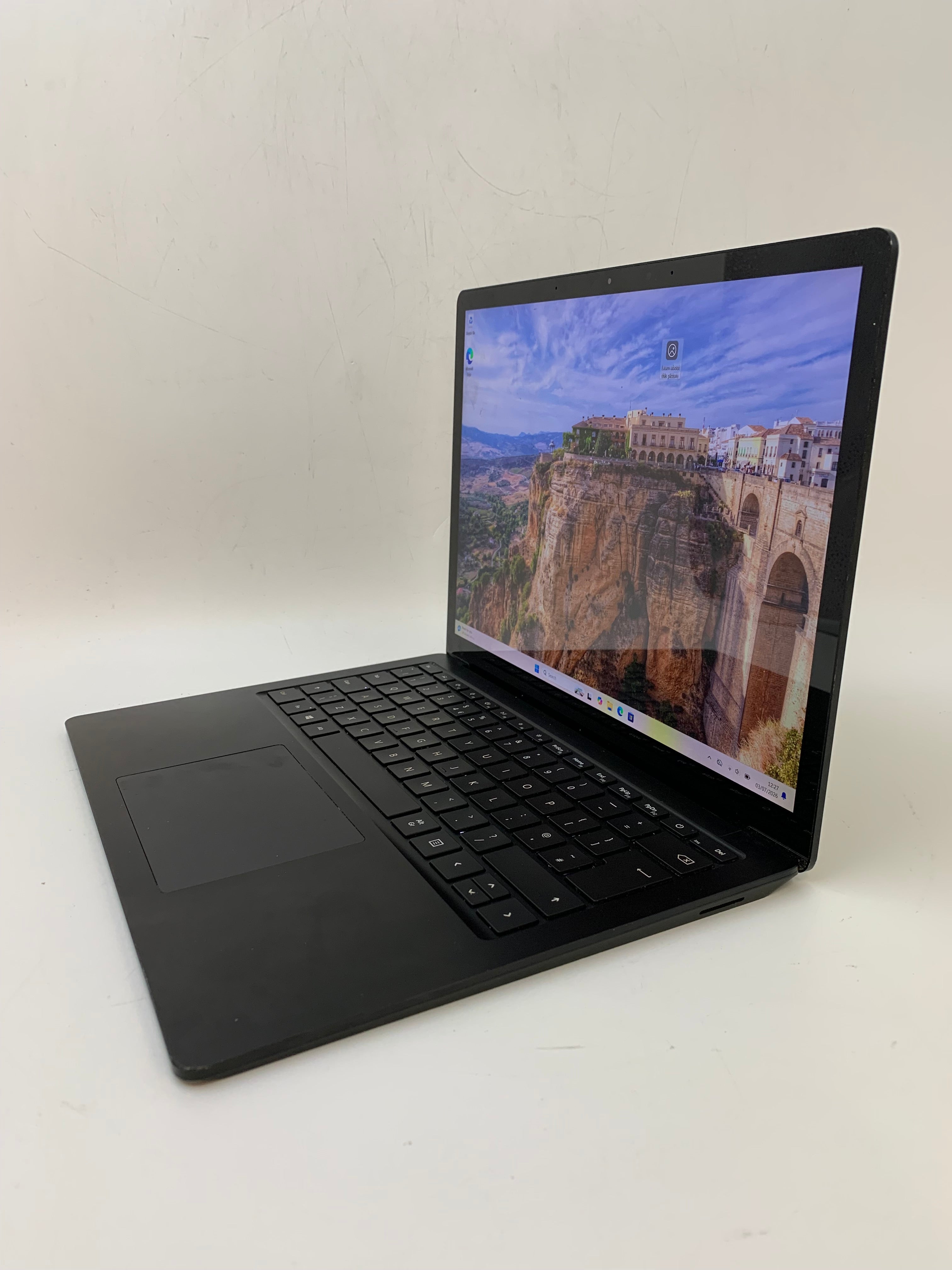 Microsoft Surface Laptop 3 Spares: 13.5" PixelSense Touchscreen, i7 10th Gen, 16GB RAM, 512GB SSD, W11 Pro