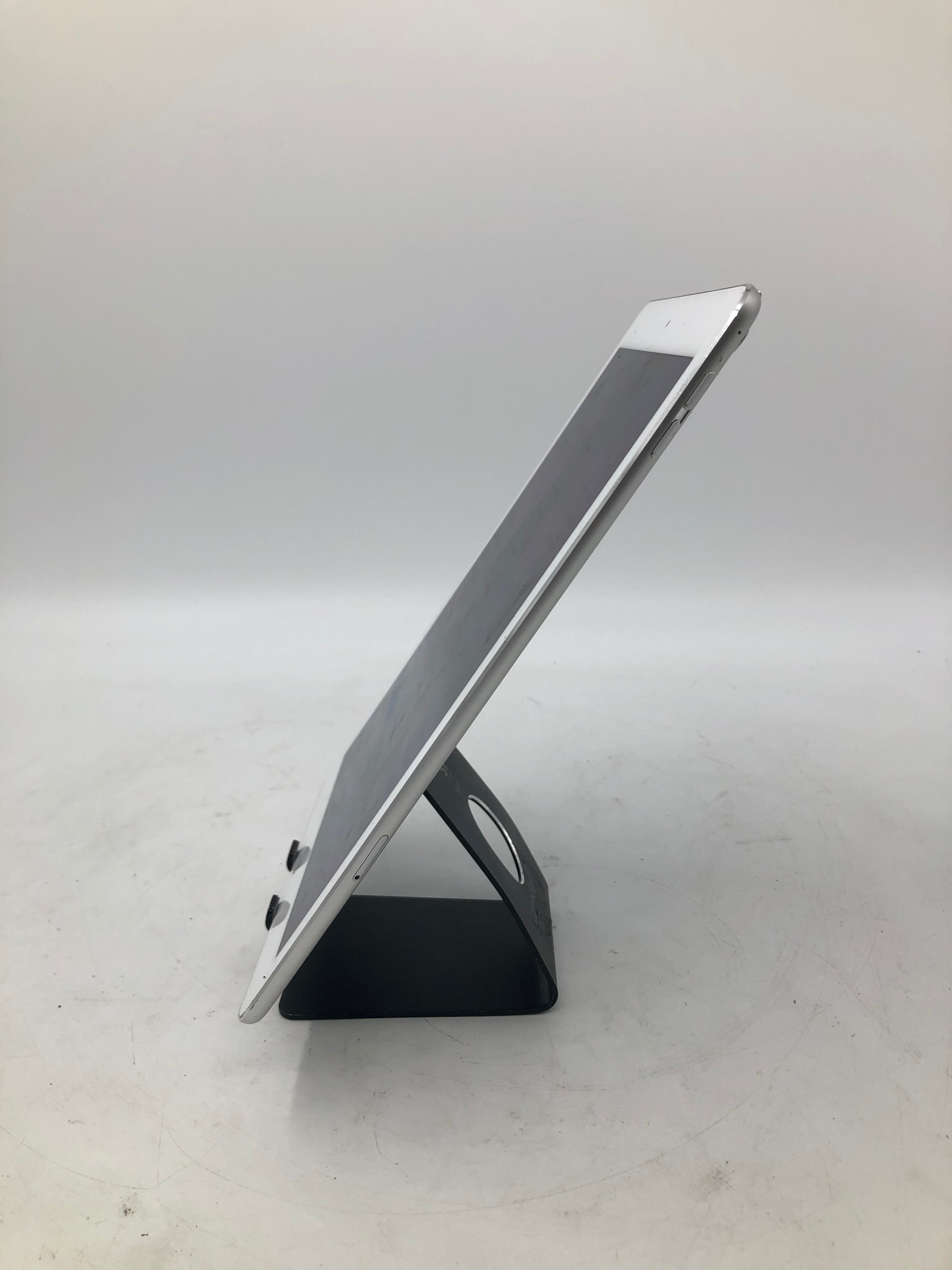 Apple iPad Pro 2016 9.7" Screen 32GB Storage Silver Unlocked