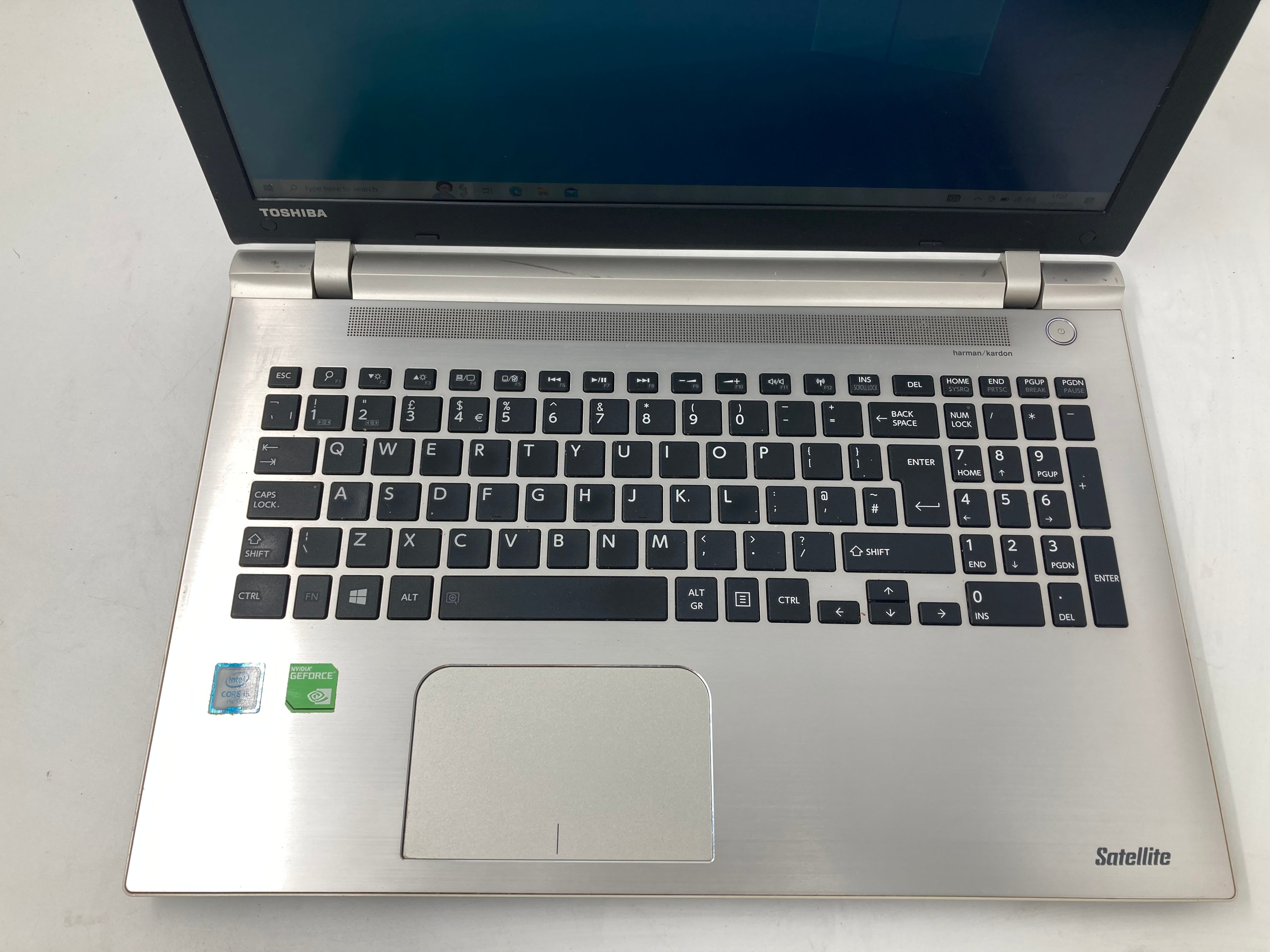 Toshiba Satellite P50 15" Screen i7 6th Gen 16GB RAM 64GB SSD Win 10