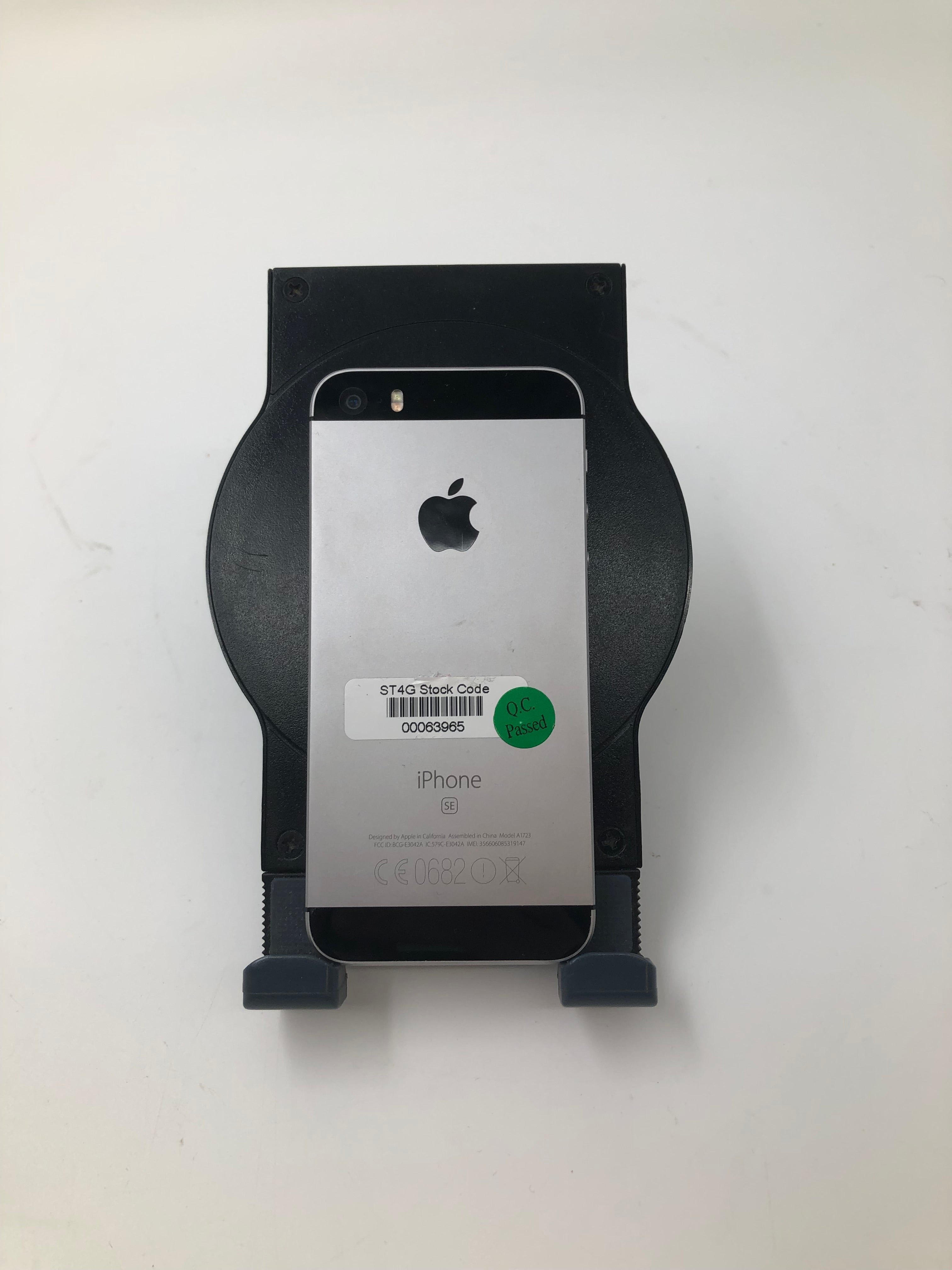 Apple iPhone SE (2016), 4.0" Screen, 32GB Storage, 2GB RAM, Silver, Unlocked