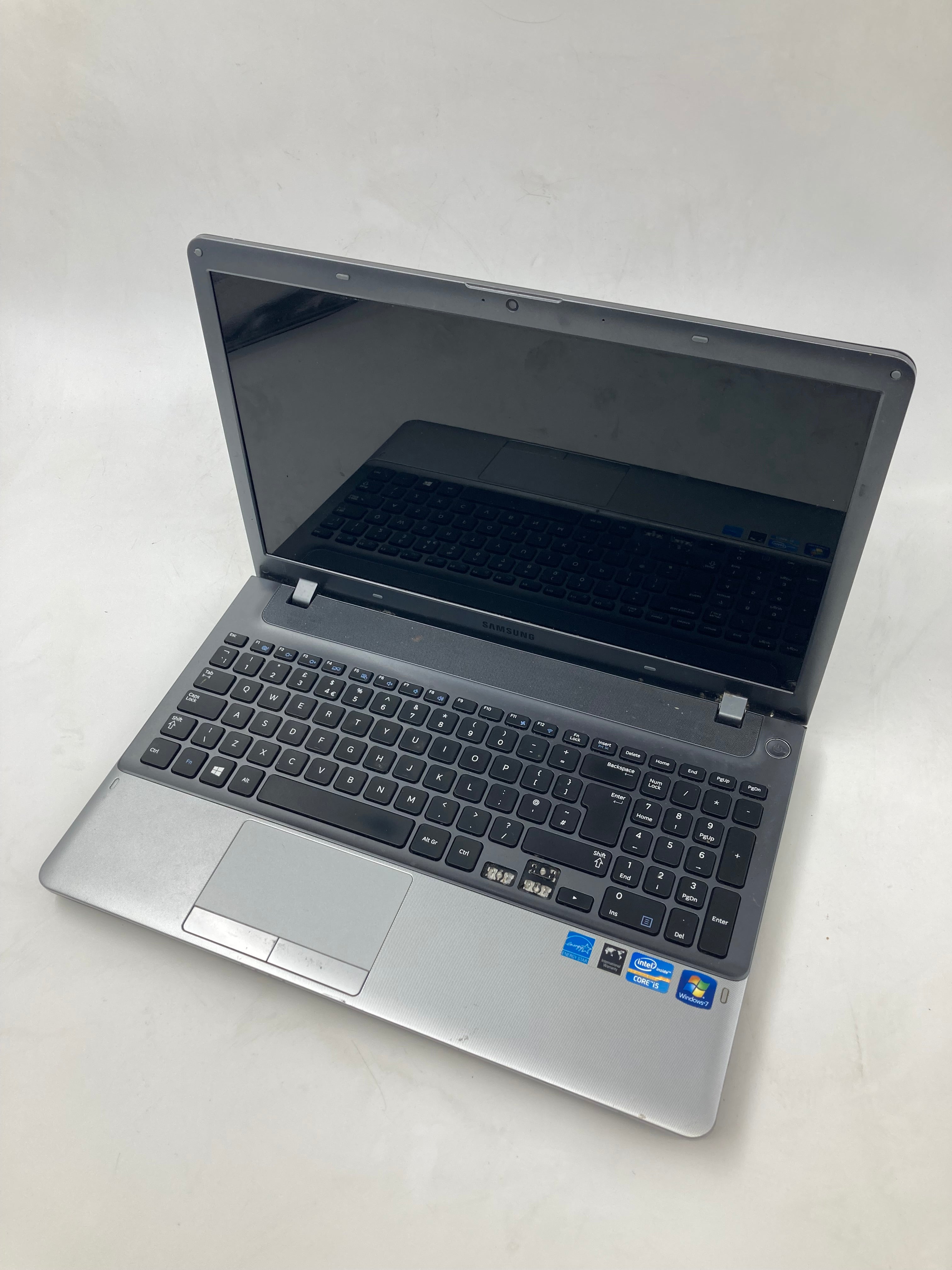 Samsung Laptop 250V 15.6" i5 3rd Gen 6GB RAM No HDD *Spares*