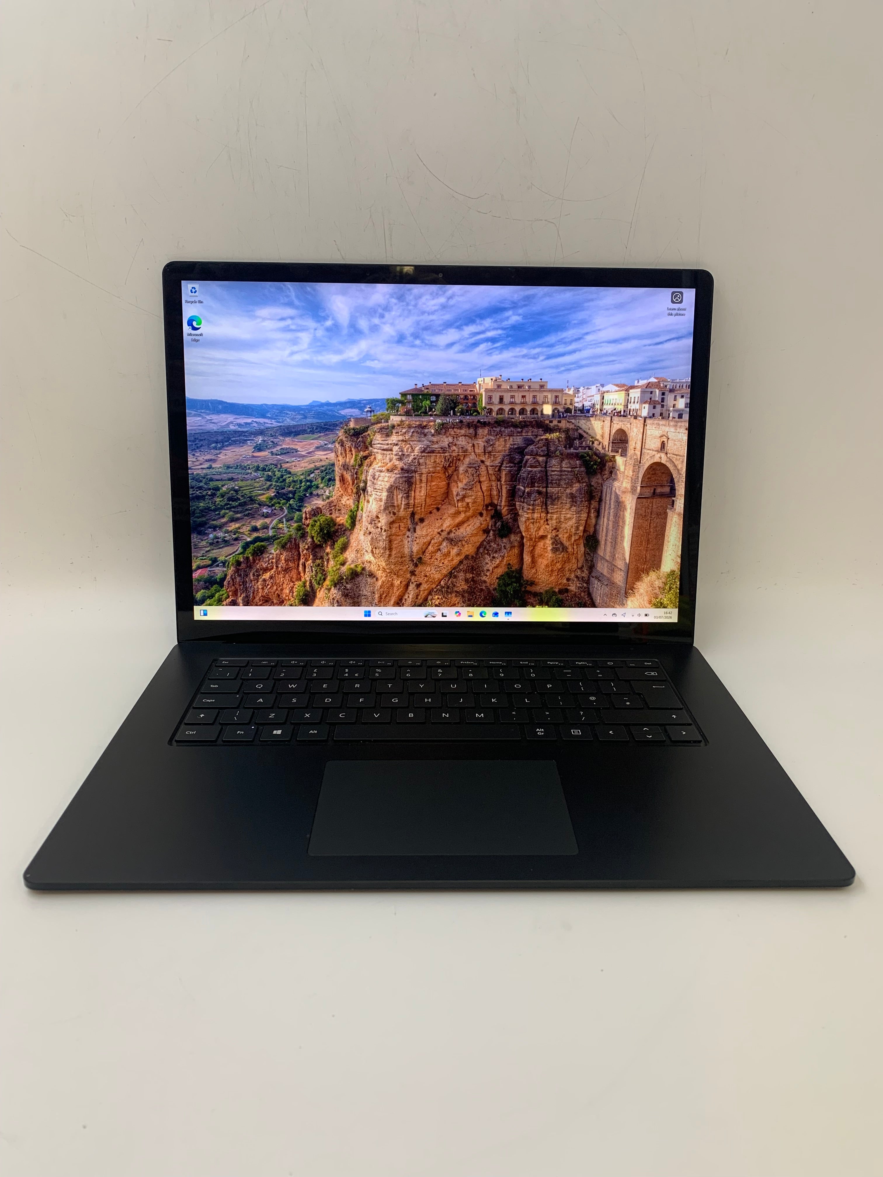 Microsoft Surface Laptop 3 | 15" 2K Touchscreen | i5 10th Gen | 8GB RAM | 256GB SSD | W11 Pro