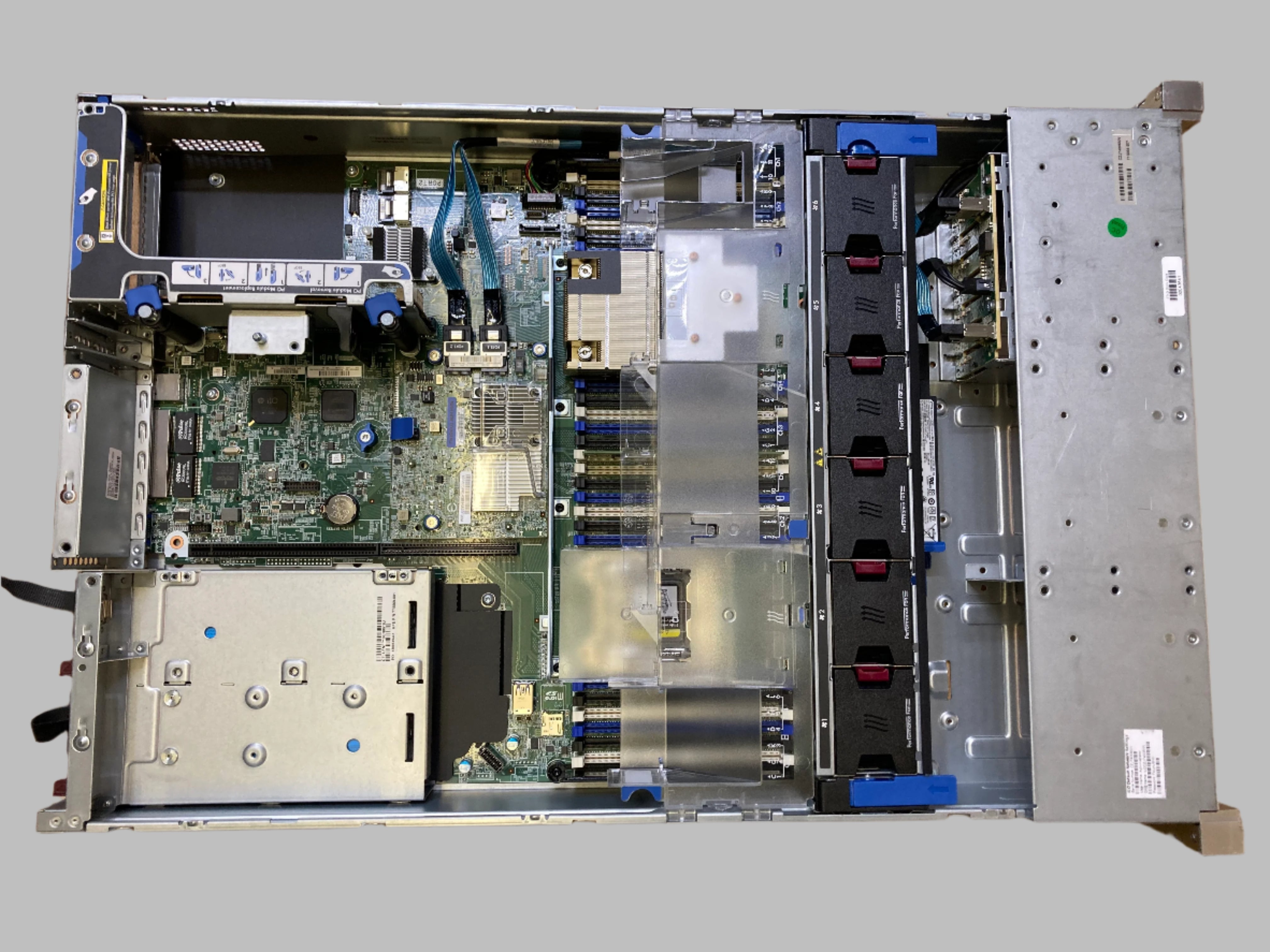 HPE Server ProLiant DL380 G9 1x Xeon E5-2637 V4 4GB RAM 8x 2.5" Bay No HDD