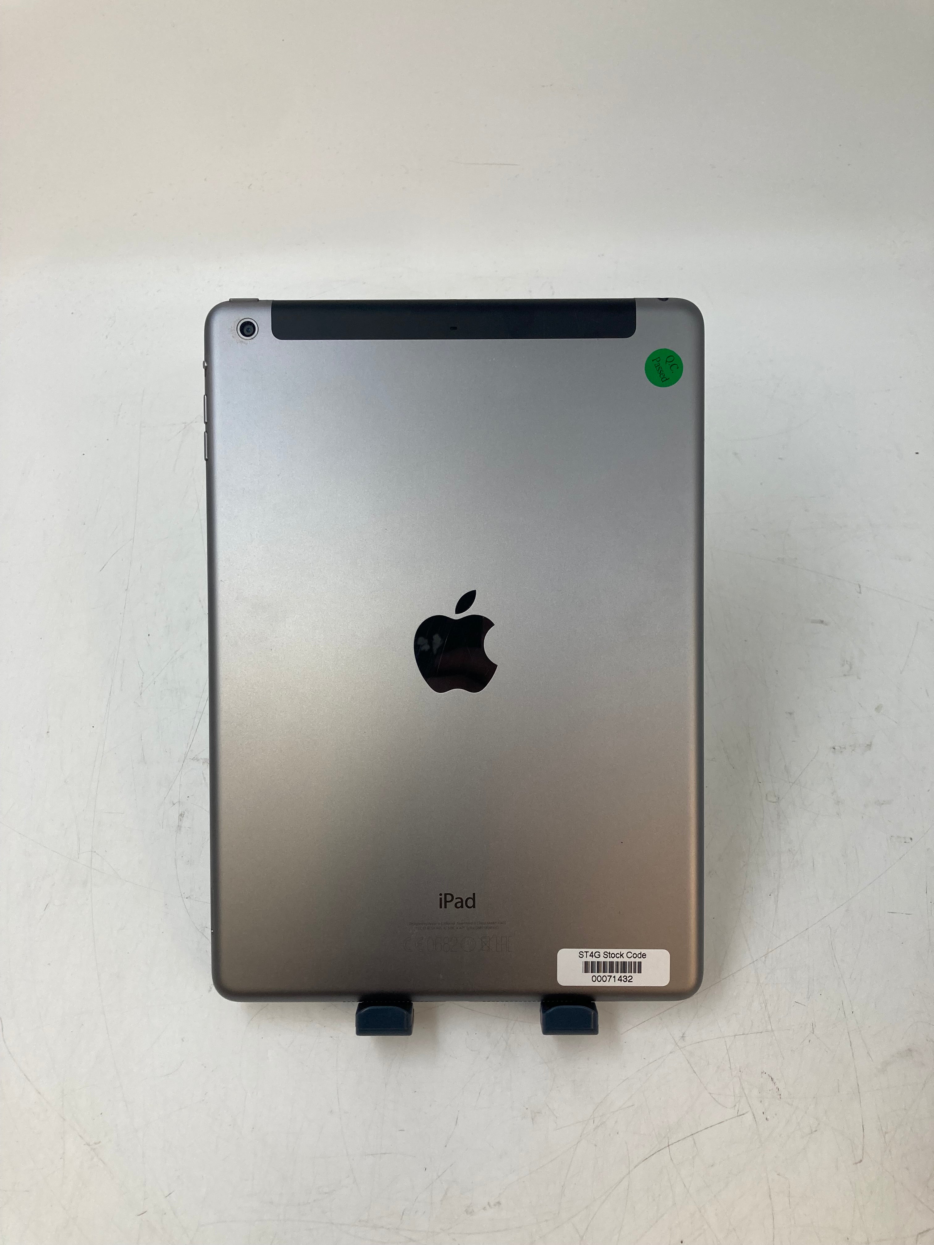 Apple iPad Air | 9.7" | 2013 | 16GB Storage | iOS Tablet