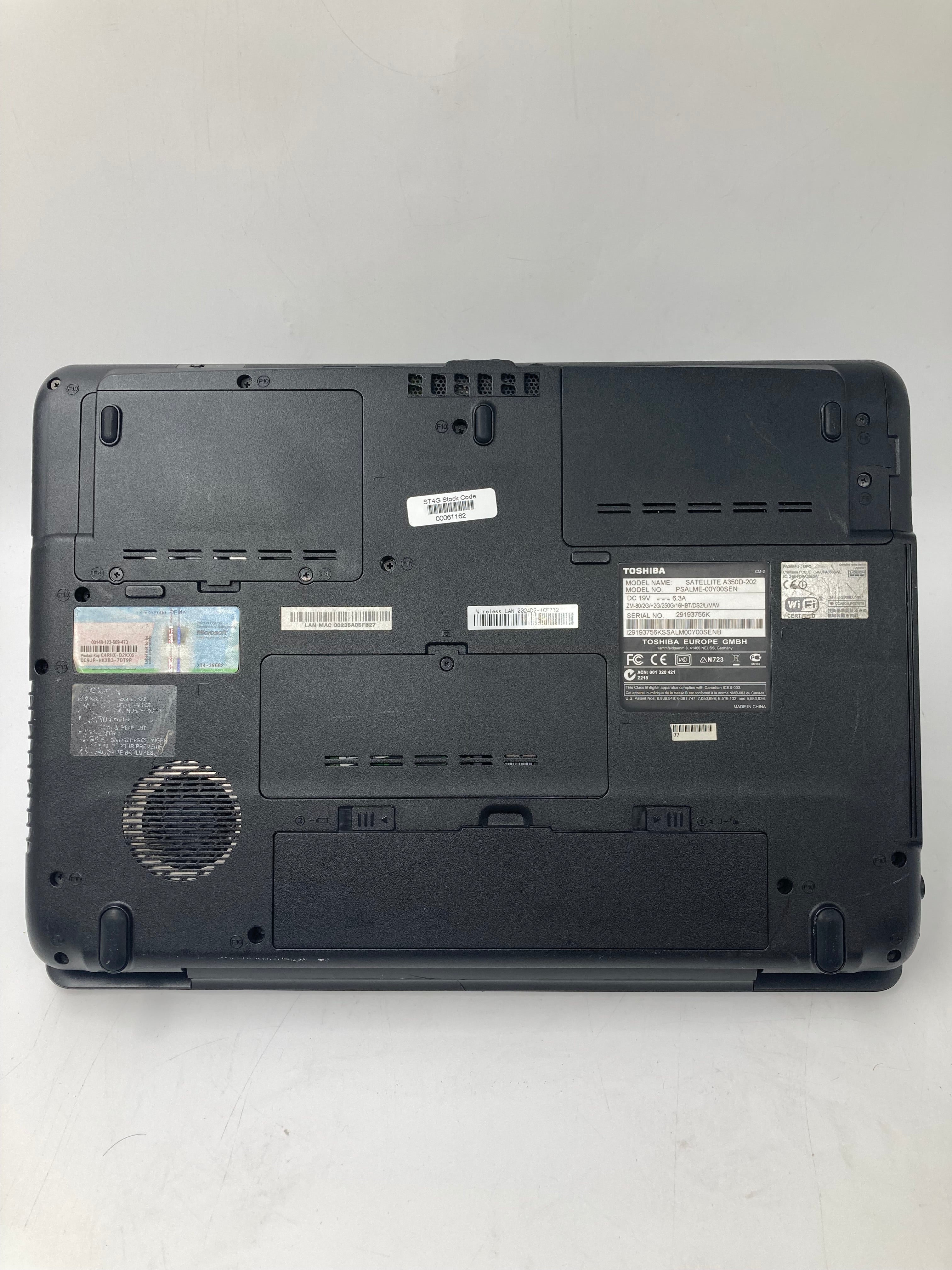 Toshiba Satellite A350D Spares: AMD CPU, 4GB RAM, 16" HD Screen (No SSD/No OS)