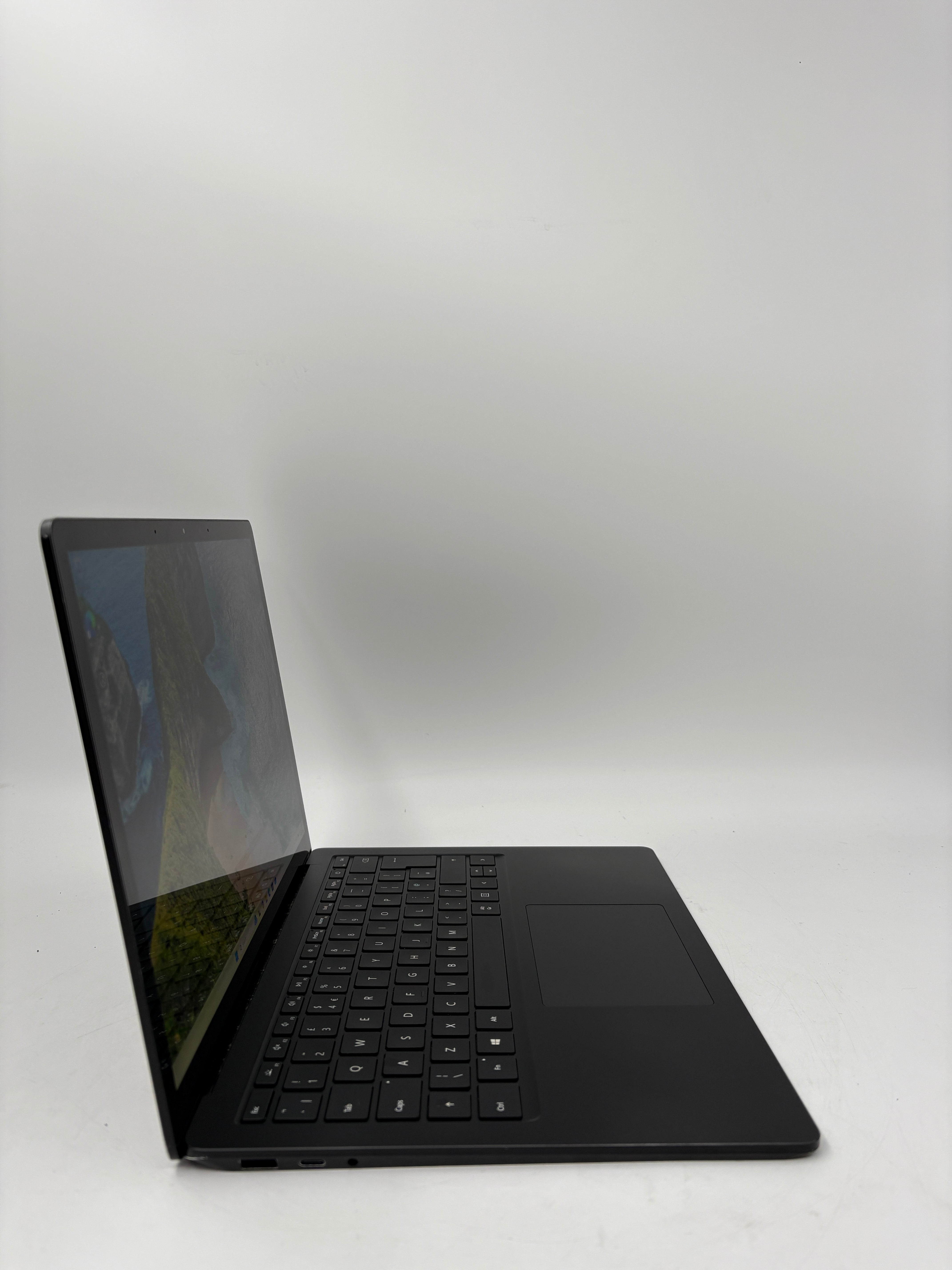 Microsoft Surface Laptop 3 13.5" Screen i5 10th Gen 8GB RAM 256GB SSD W11