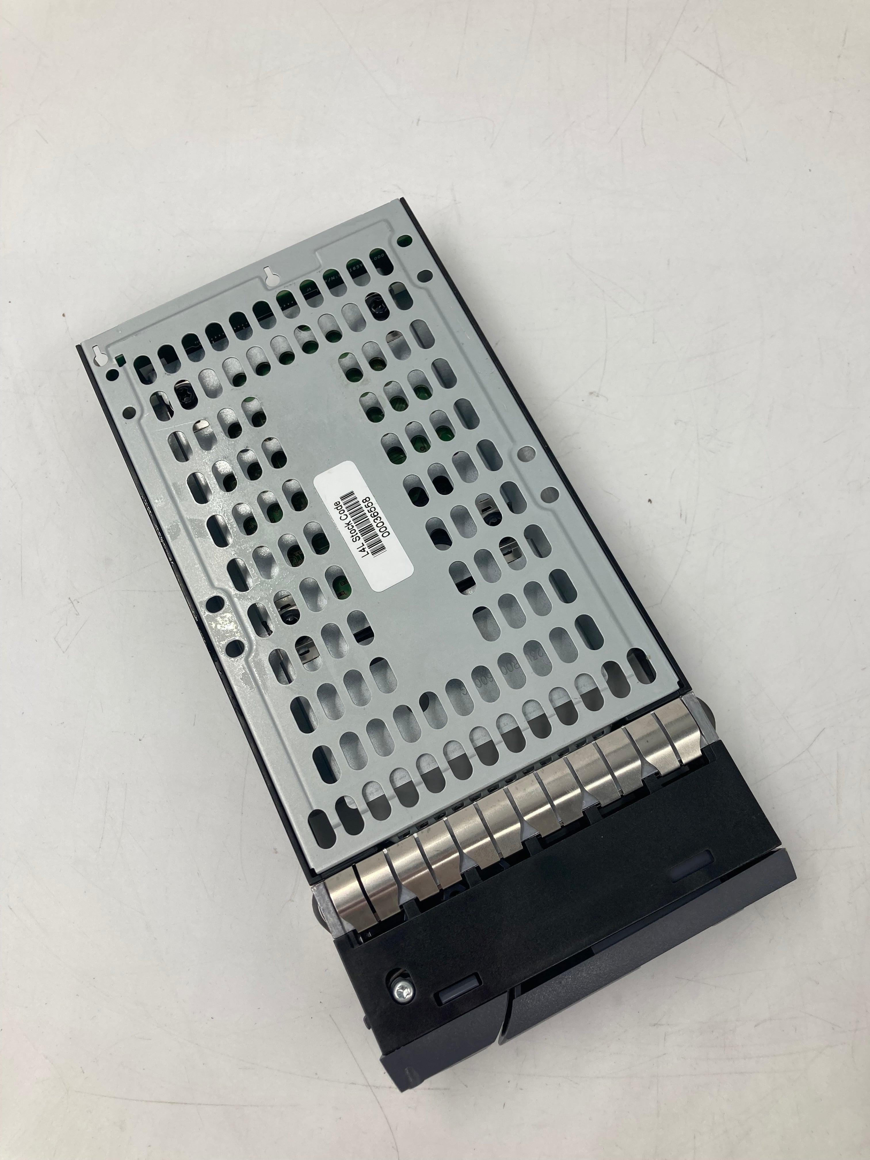 NetApp HDD 600GB SAS 15K 12 Gbps 2.5" Drive 3.5" Caddy P/N 108-00405 Lot of 7