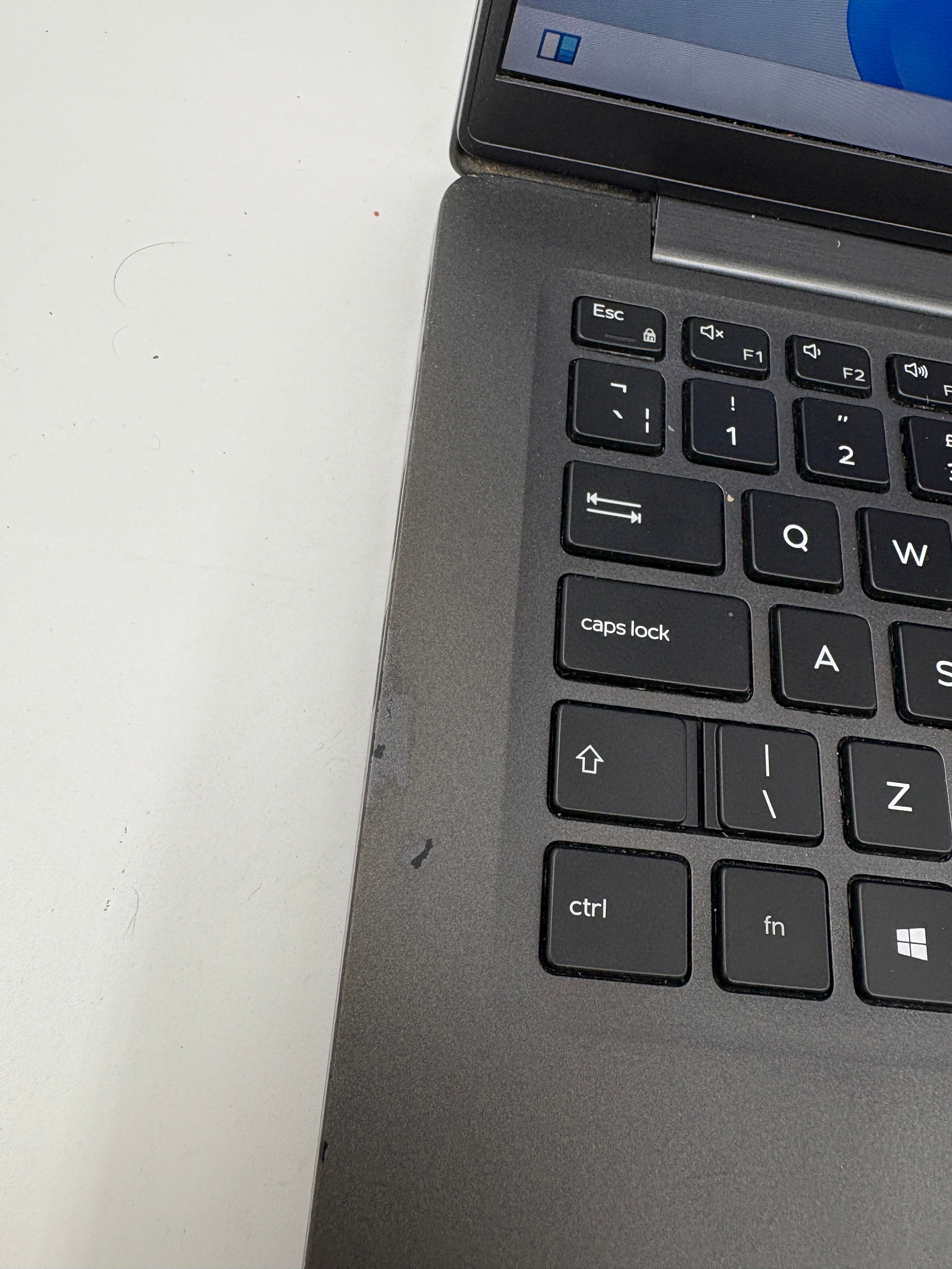 Dell Laptop Latitude 7400 14" Screen i7 8th Gen 8GB RAM 256GB SSD W11