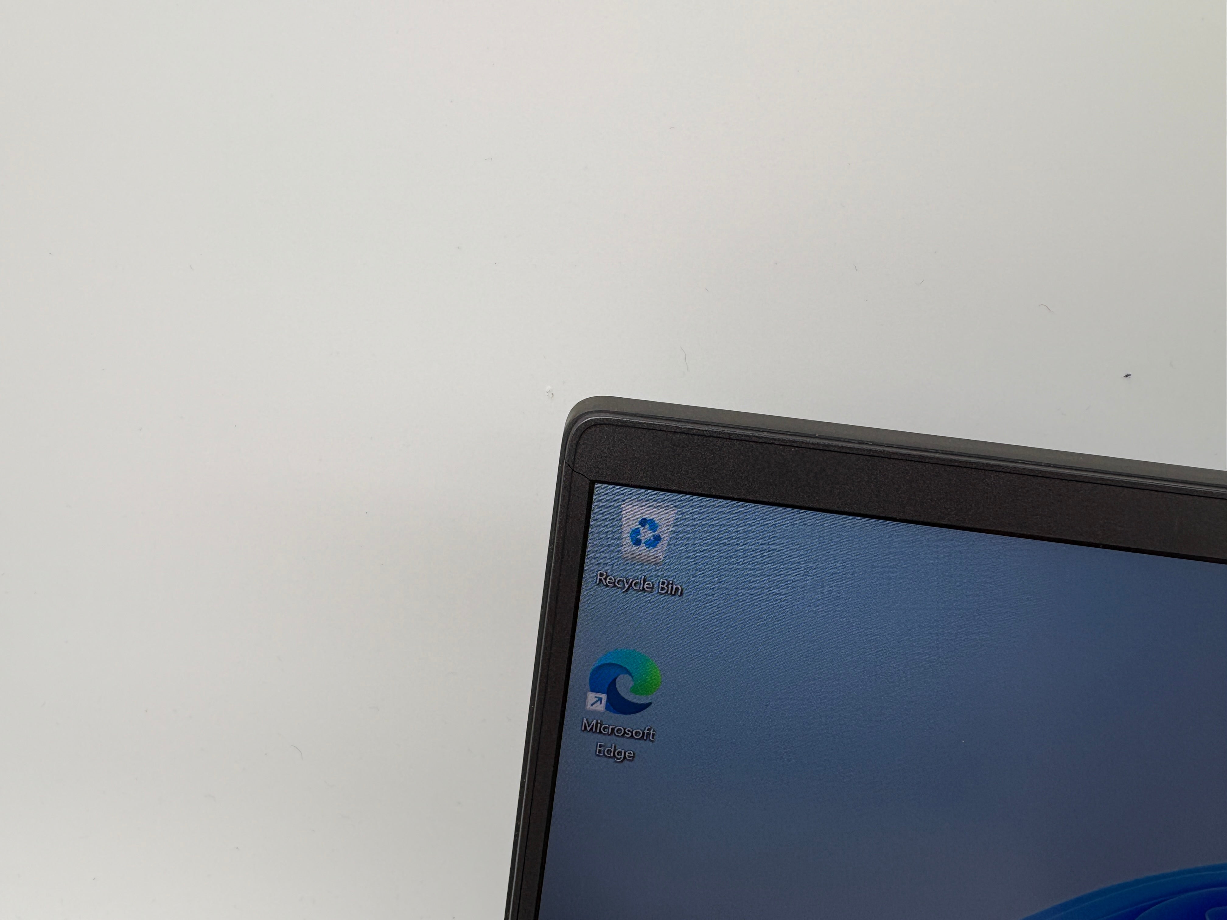 Dell Laptop Latitude 7400 14" Screen i7 8th Gen 8GB RAM 256GB SSD W11