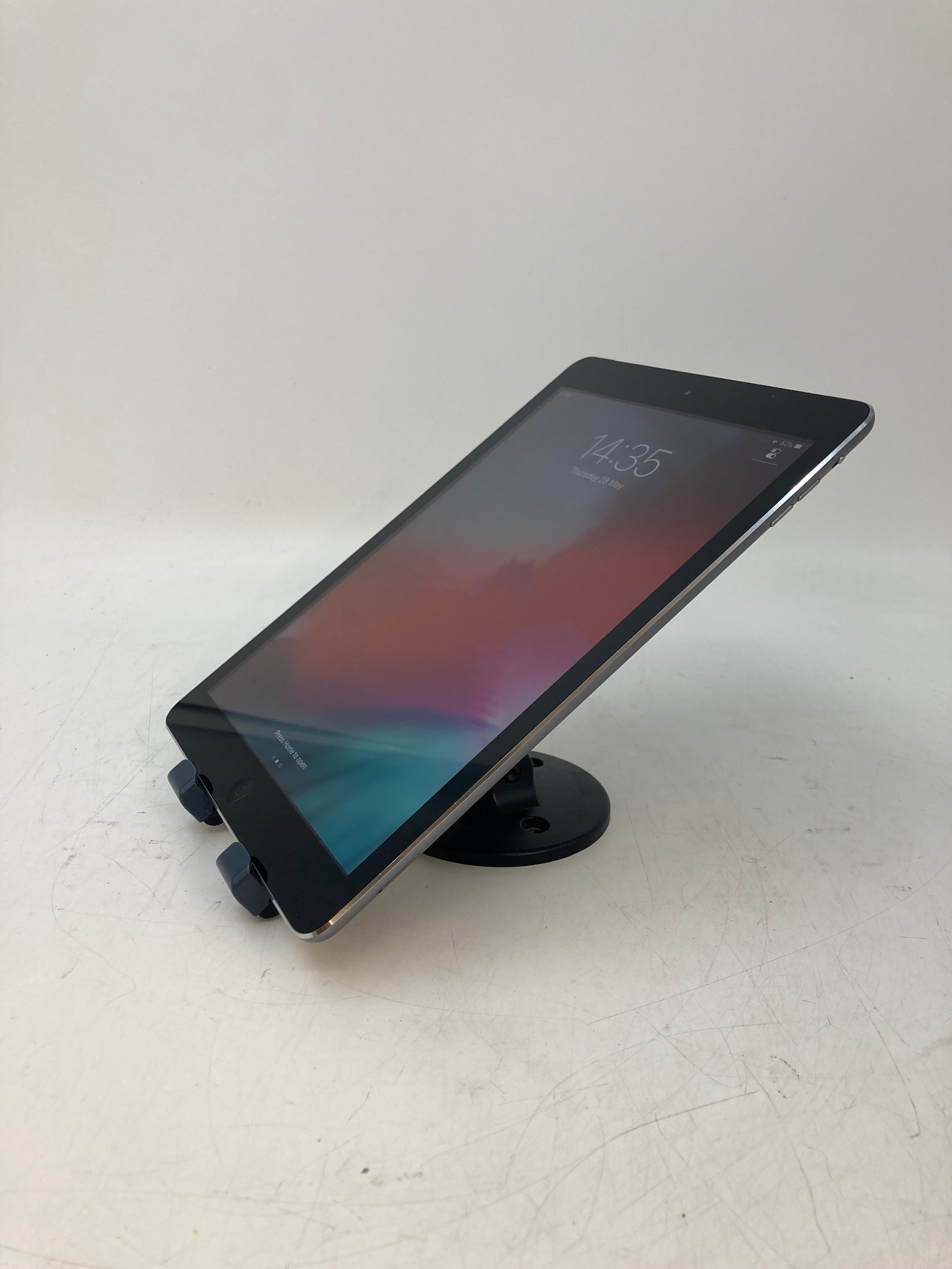 Apple iPad Air | 9.7" | 2013 | 16GB Storage | iOS Tablet