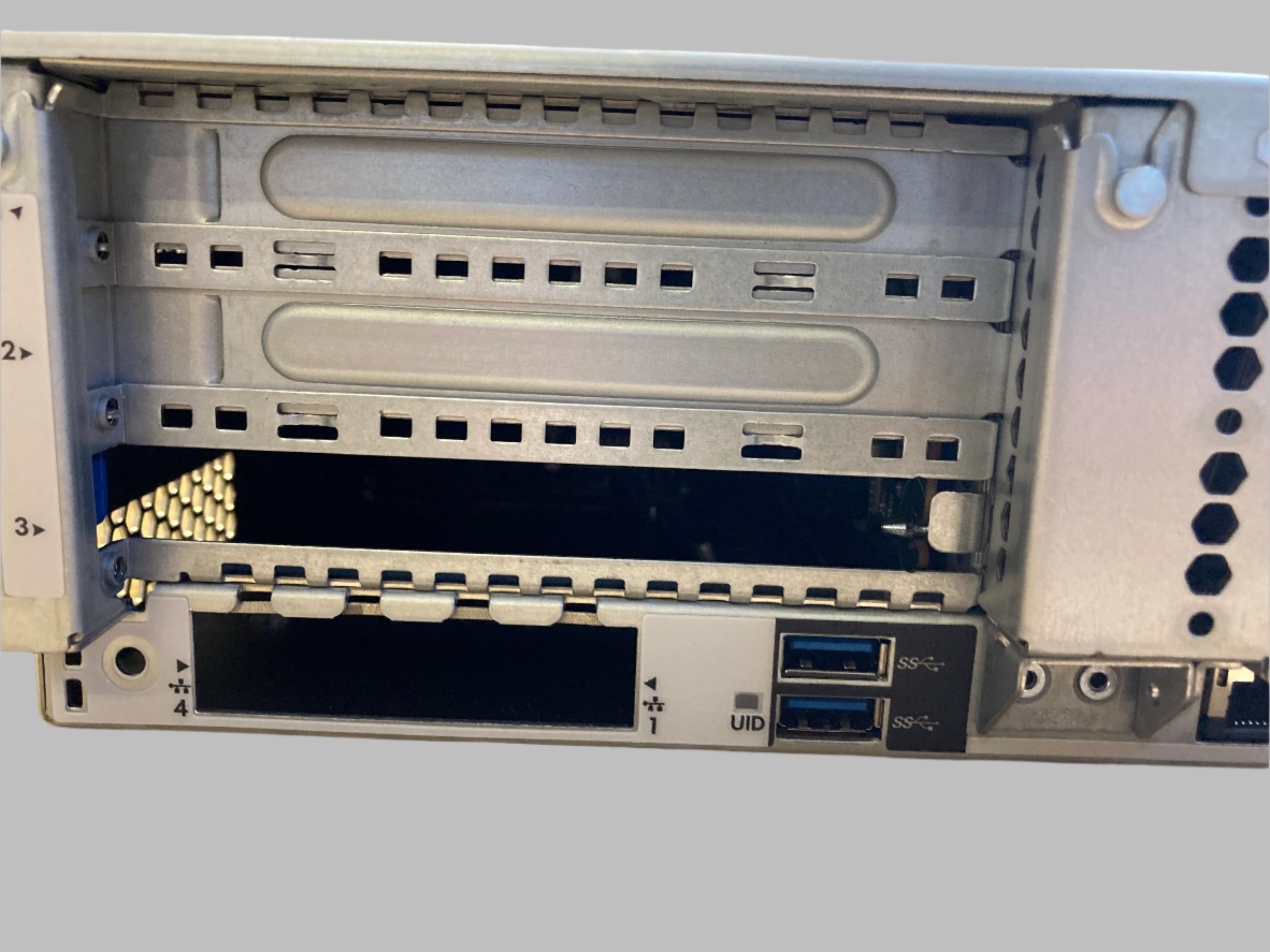 HPE Server ProLiant DL380 G9 1x Xeon E5-2630 V3 4GB RAM 8x 2.5" Bay No HDD #2