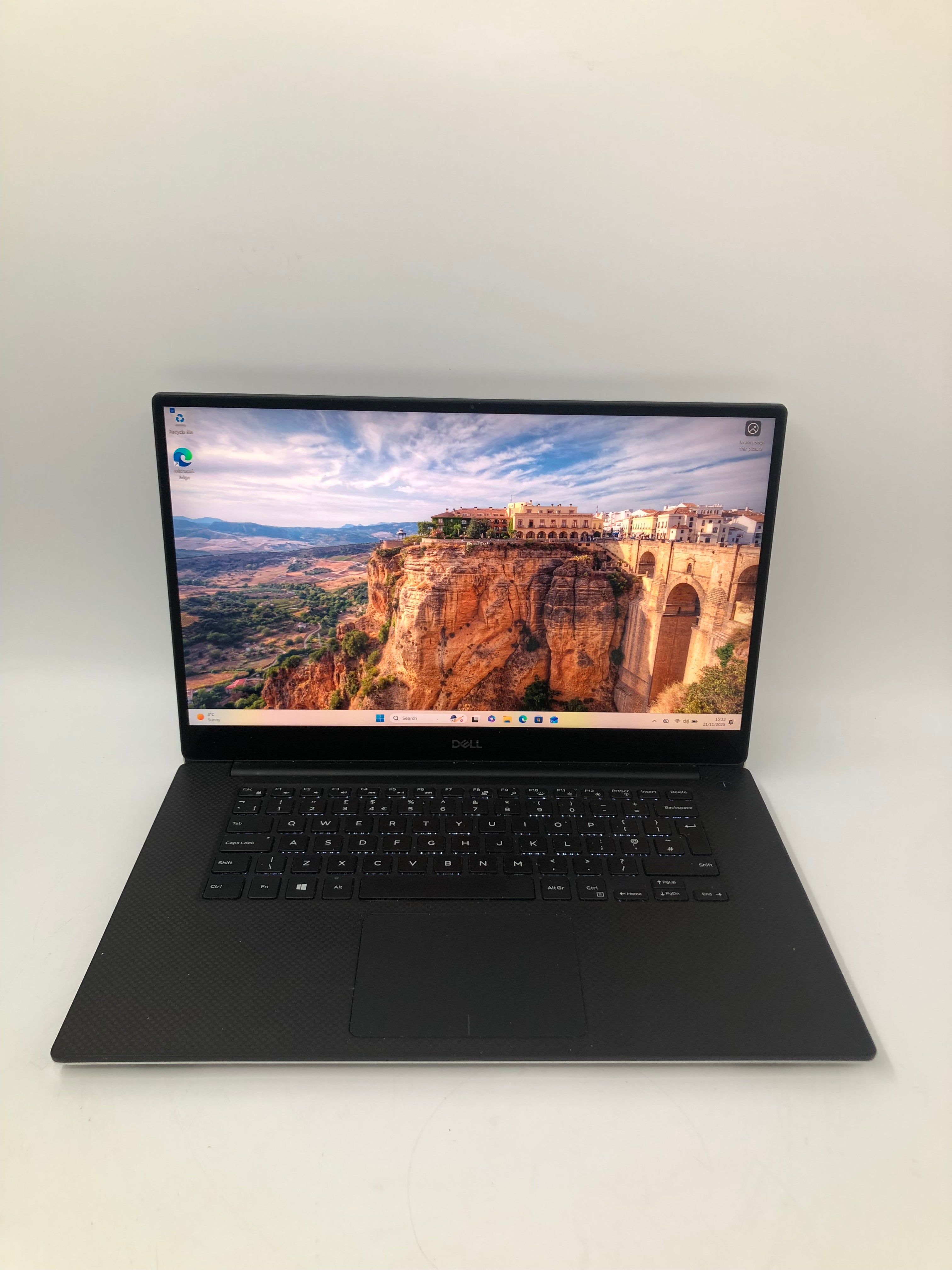 Dell Precision 5540 15" TouchScreen i9 9th Gen 32GB RAM 1TB W11 Quadro T2000