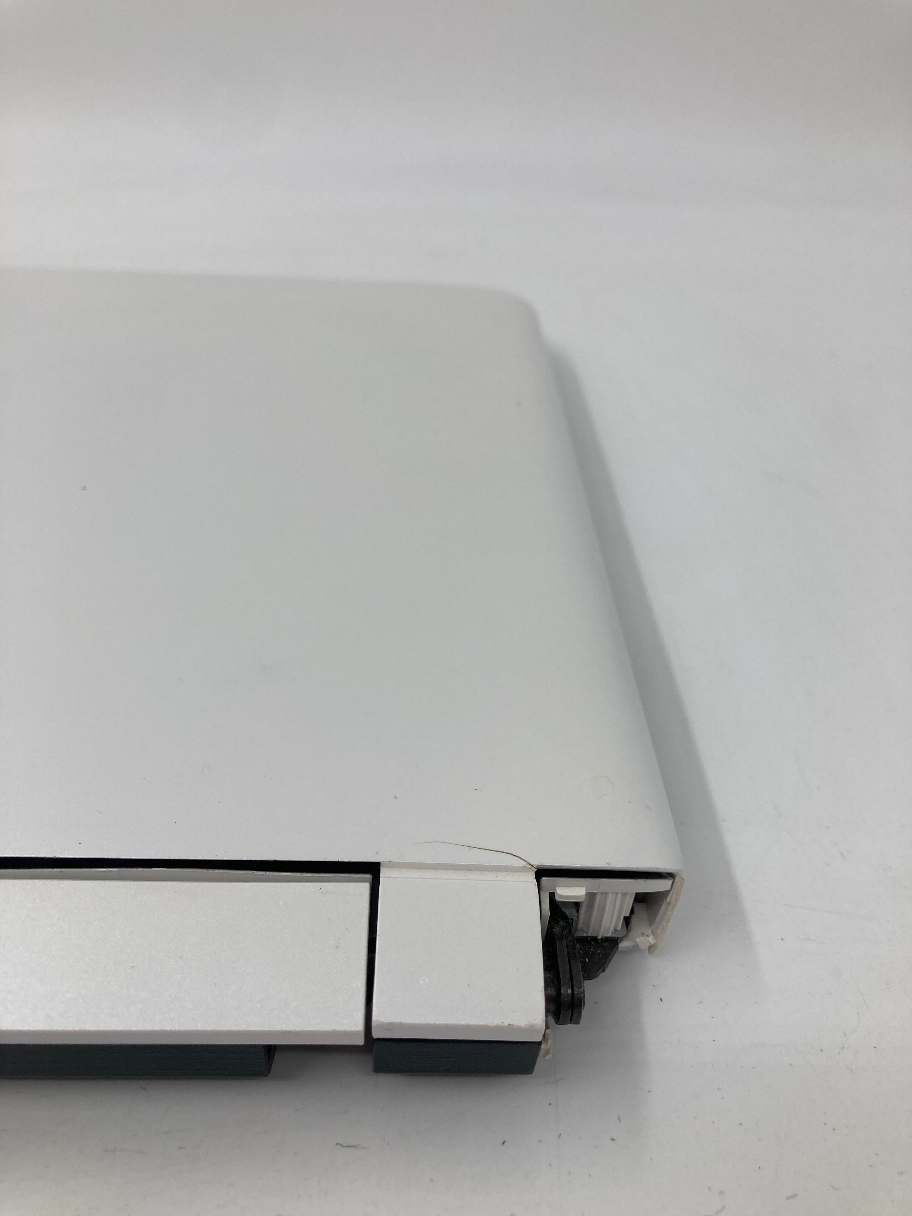 HP Pavilion 15" Screen i3 5th Gen 8GB RAM No SSD No OS