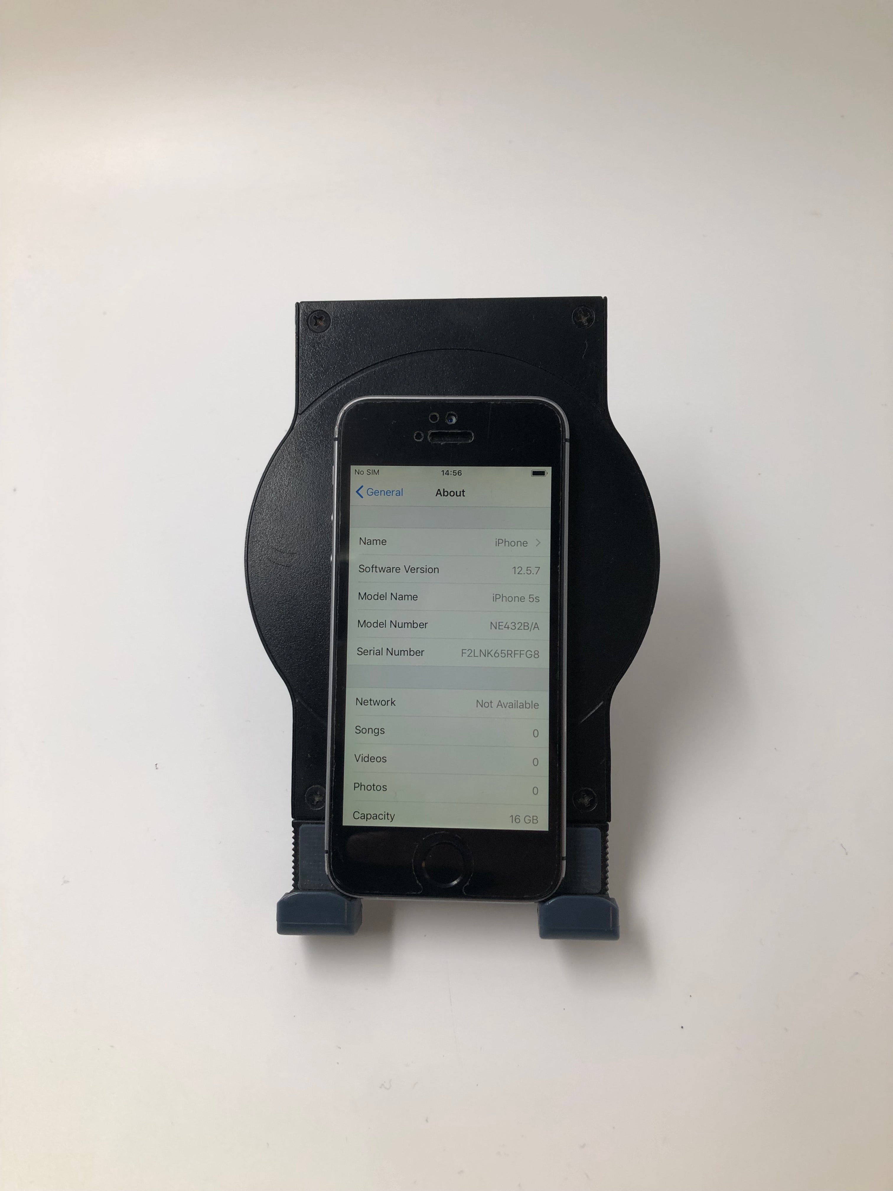 Apple iPhone 5s (2013), 4" Screen, 16GB Storage, A7 Chipset, Silver/Black