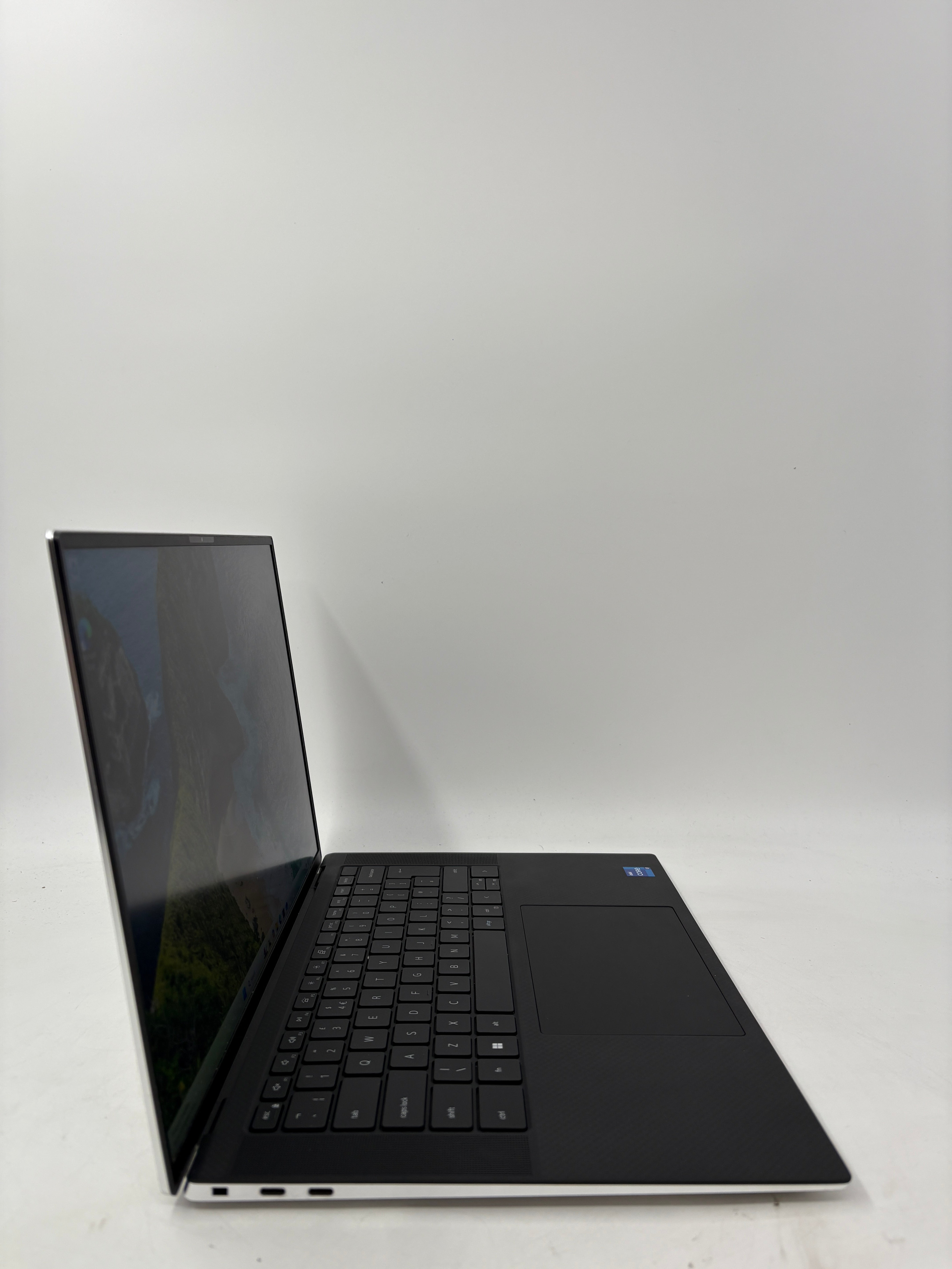 Refurbished Dell XPS 15 9510 15.6" Screen (1920 x 1200) Intel Core i7-11800H 16GB RAM 512GB SSD Windows 11 Pro Laptop