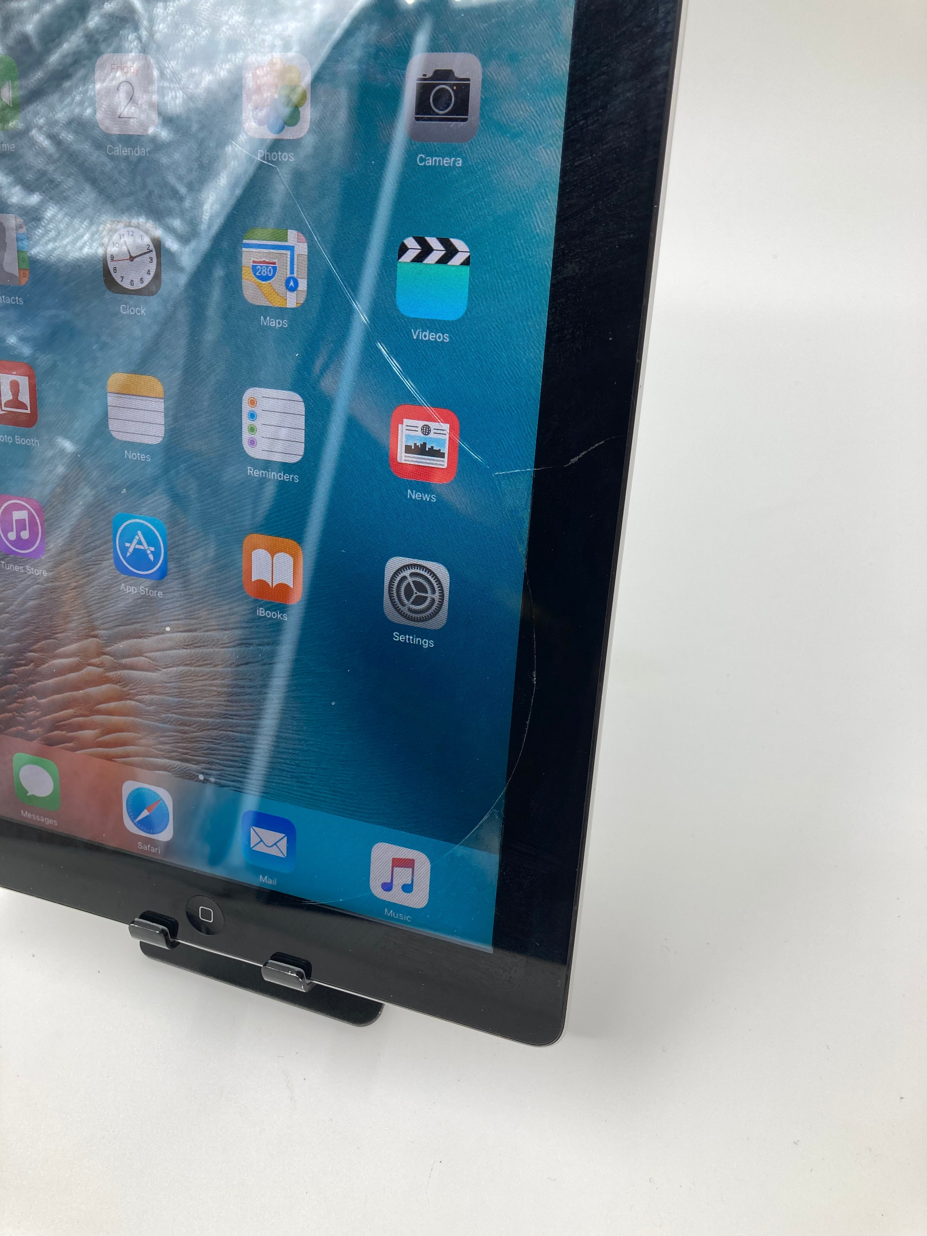 Apple iPad 2 and 3rd Gen WiFi Only A1395 A1416 16GB Unlocked Batch of 3