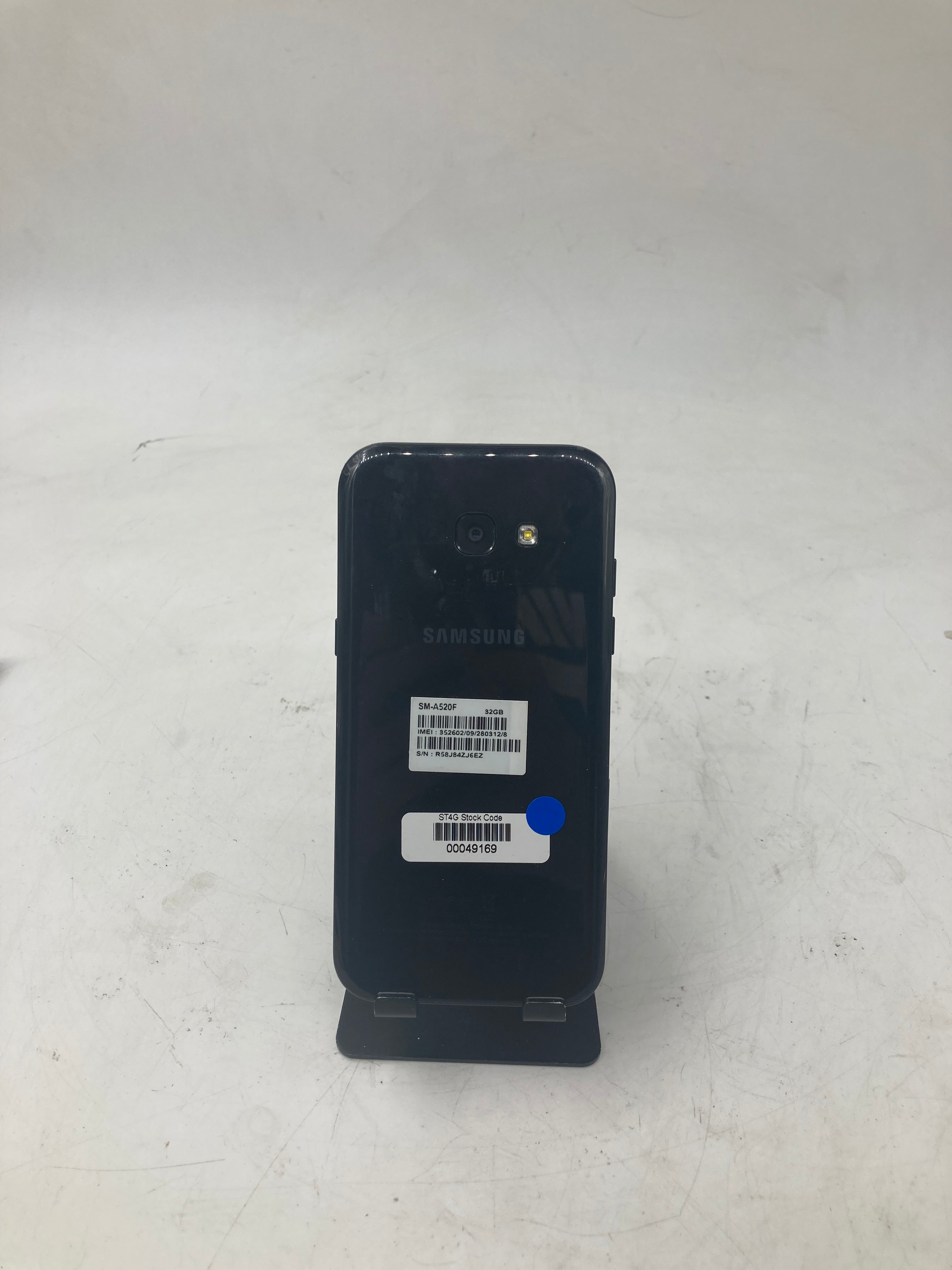 Samsung Galaxy A520 32GB Black *Spares*