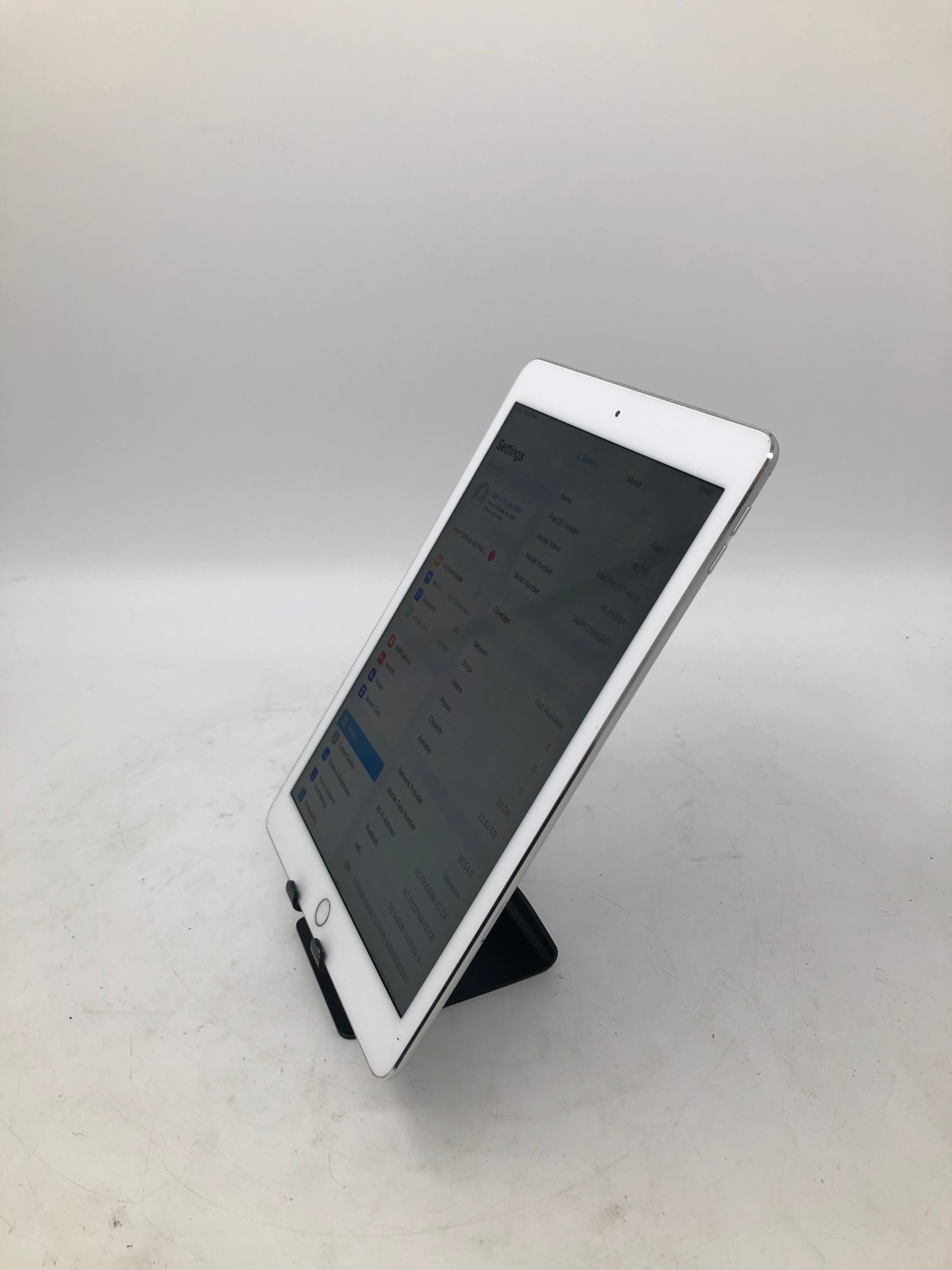 Apple iPad Pro 2016 9.7" Screen 32GB Storage Silver Unlocked