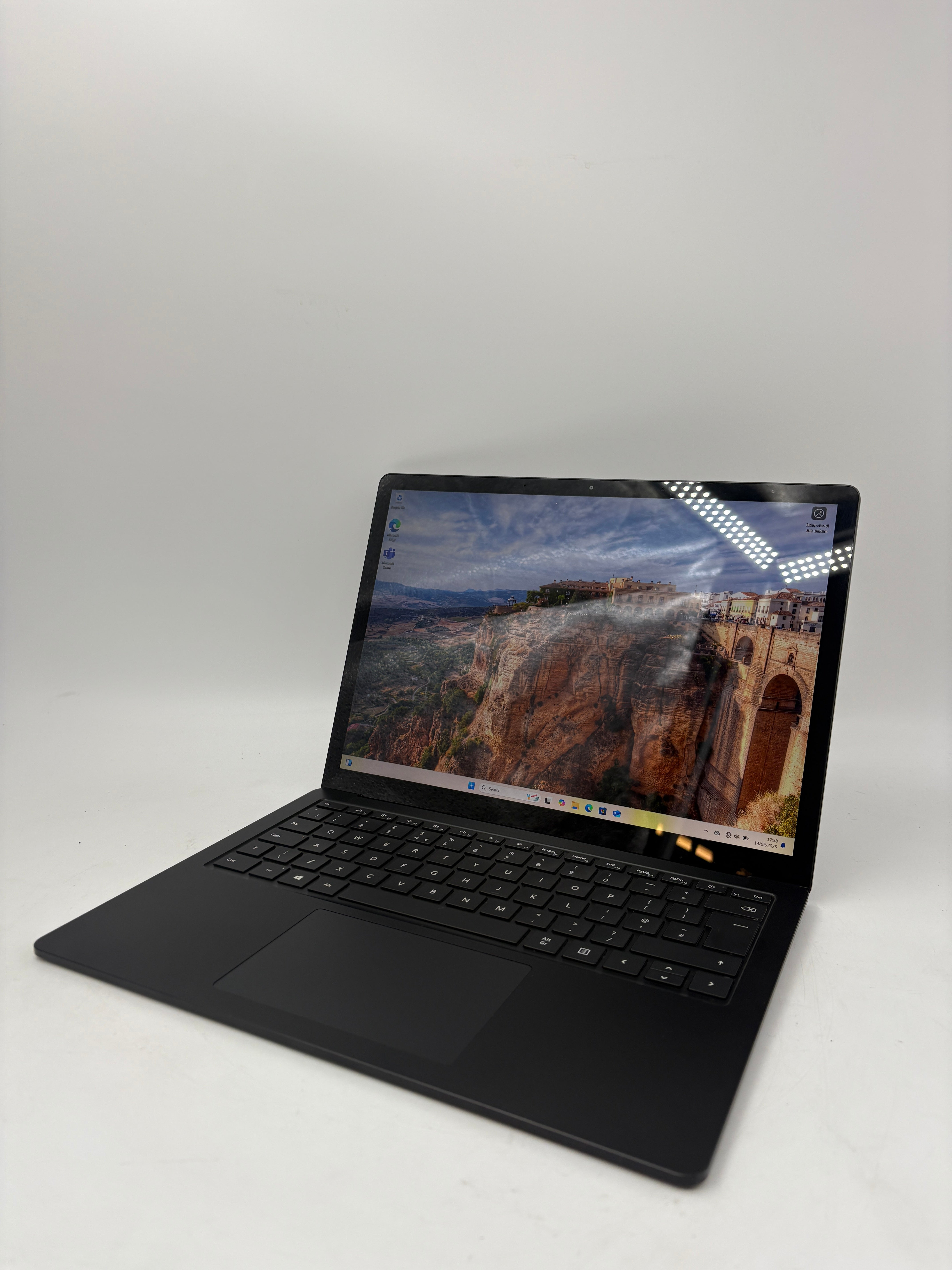 Microsoft Surface Laptop 3 13.5" Screen i5 10th Gen 8GB RAM 256GB SSD W11