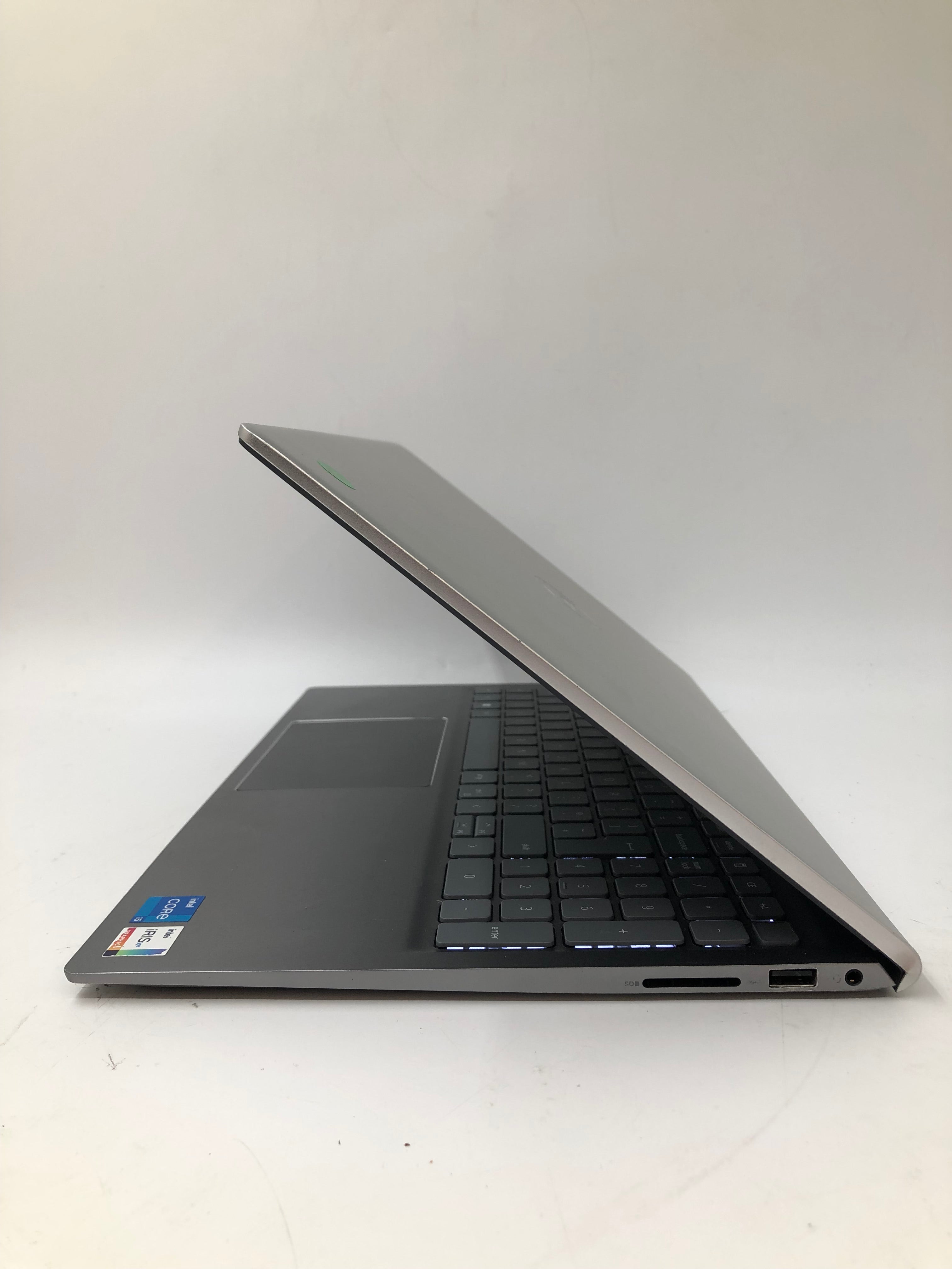 Dell Inspiron 15 5510 side view showing SD, headphone and USB ports