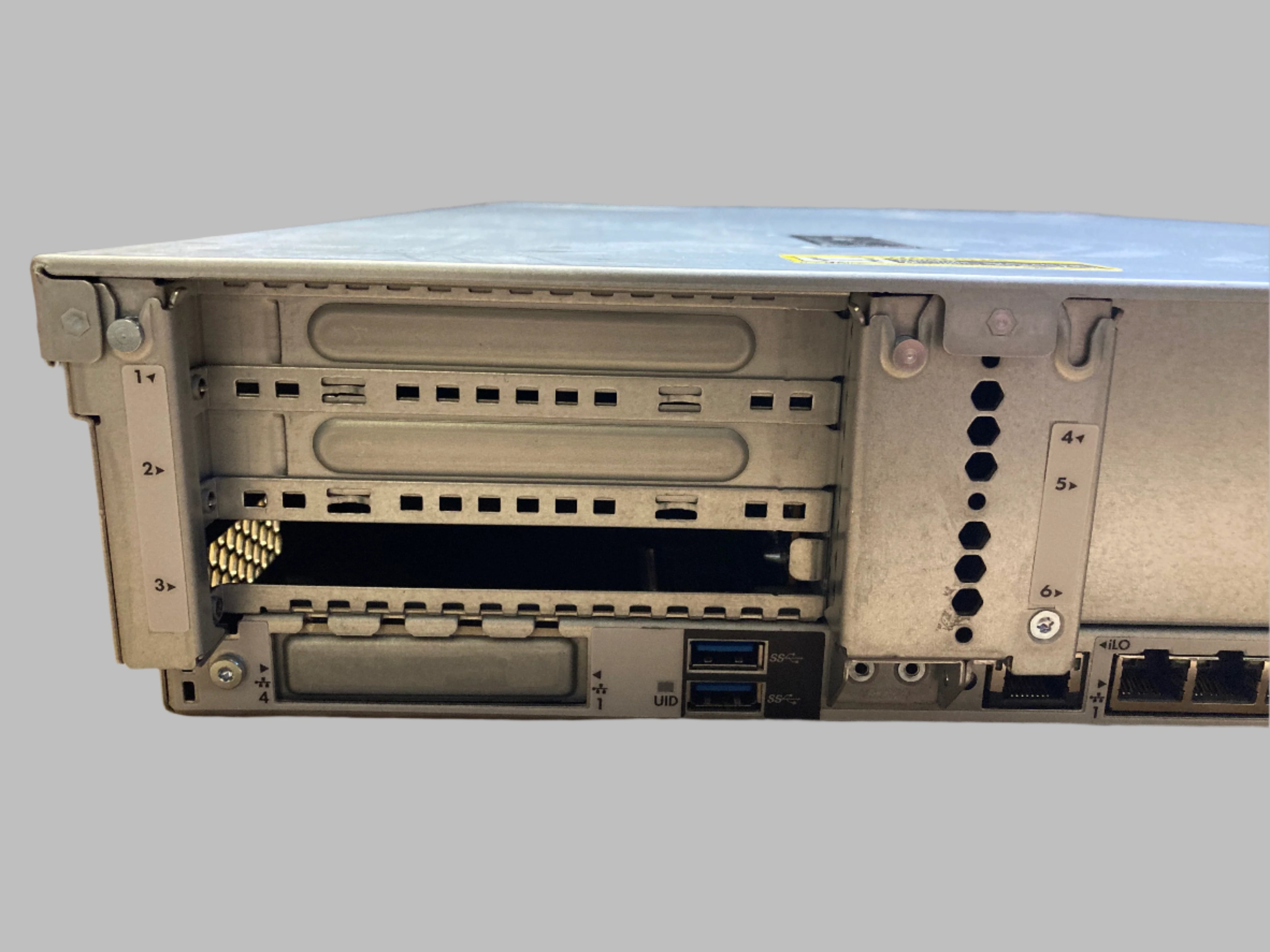 HPE Server ProLiant DL380 G9 1x Xeon E5-2637 V4 4GB RAM 8x 2.5" Bay No HDD