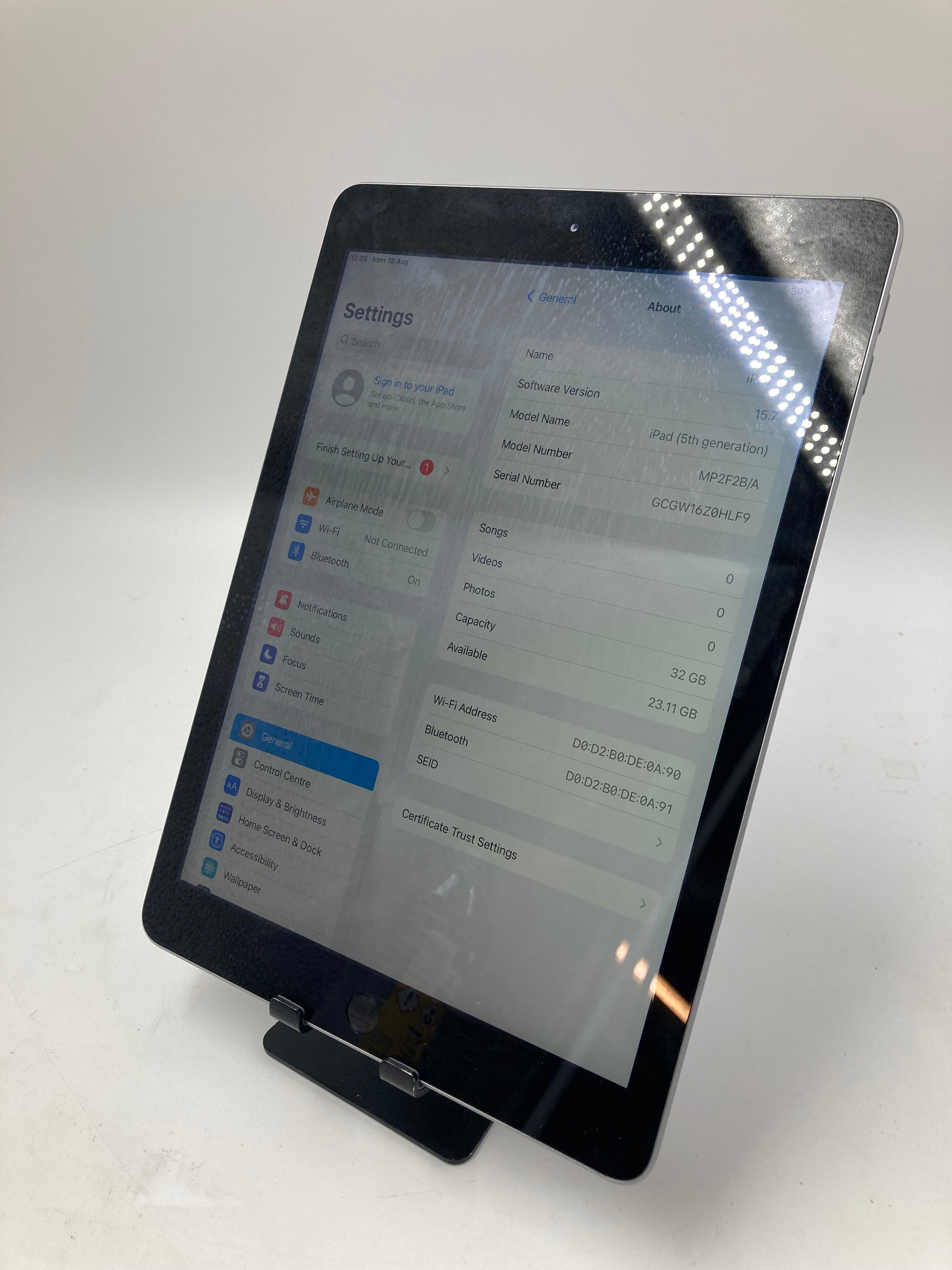 Apple iPad Mini 5th Gen 16GB 32GB 64GB Silver Black Lot of 3 - Unlocked