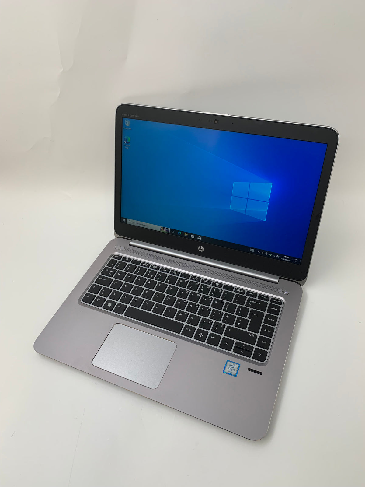 HP EliteBook Folio 1040 G3 | 14" QHD | i5 6th Gen | 8GB RAM | 128GB SSD | W10 Pro