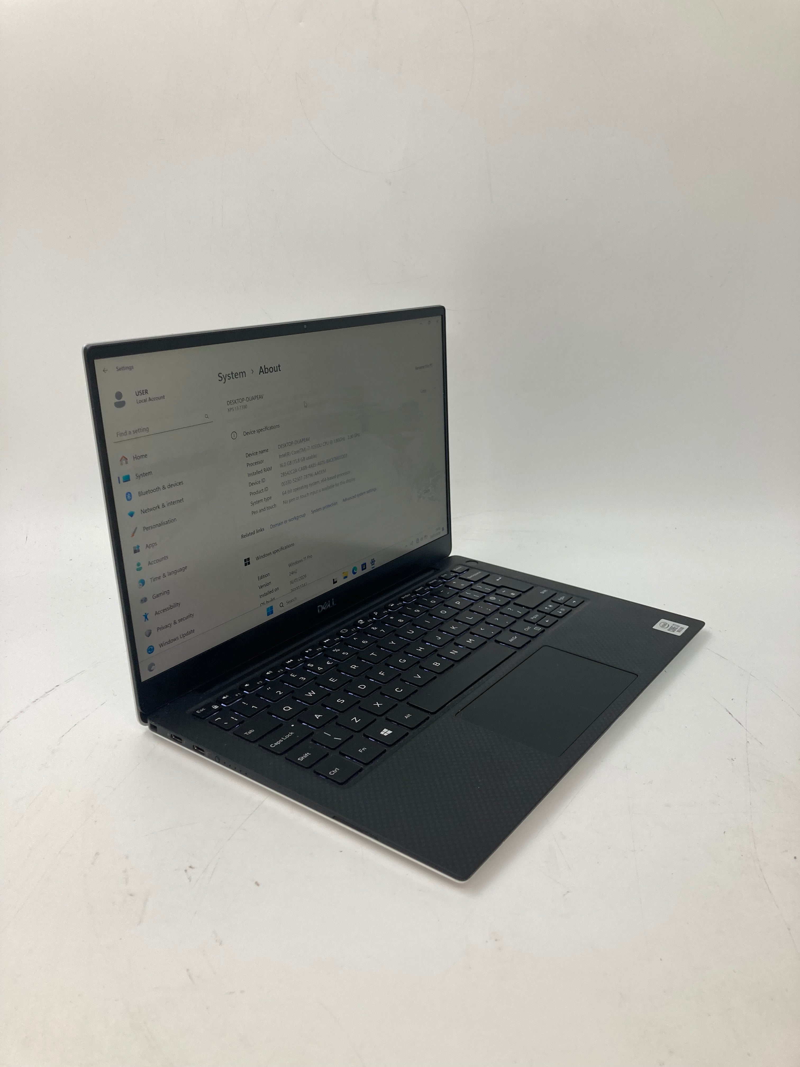 DELL XPS 13 7390, FRONT SIDE VIEW, KEYBOARD, 13" SCREEN