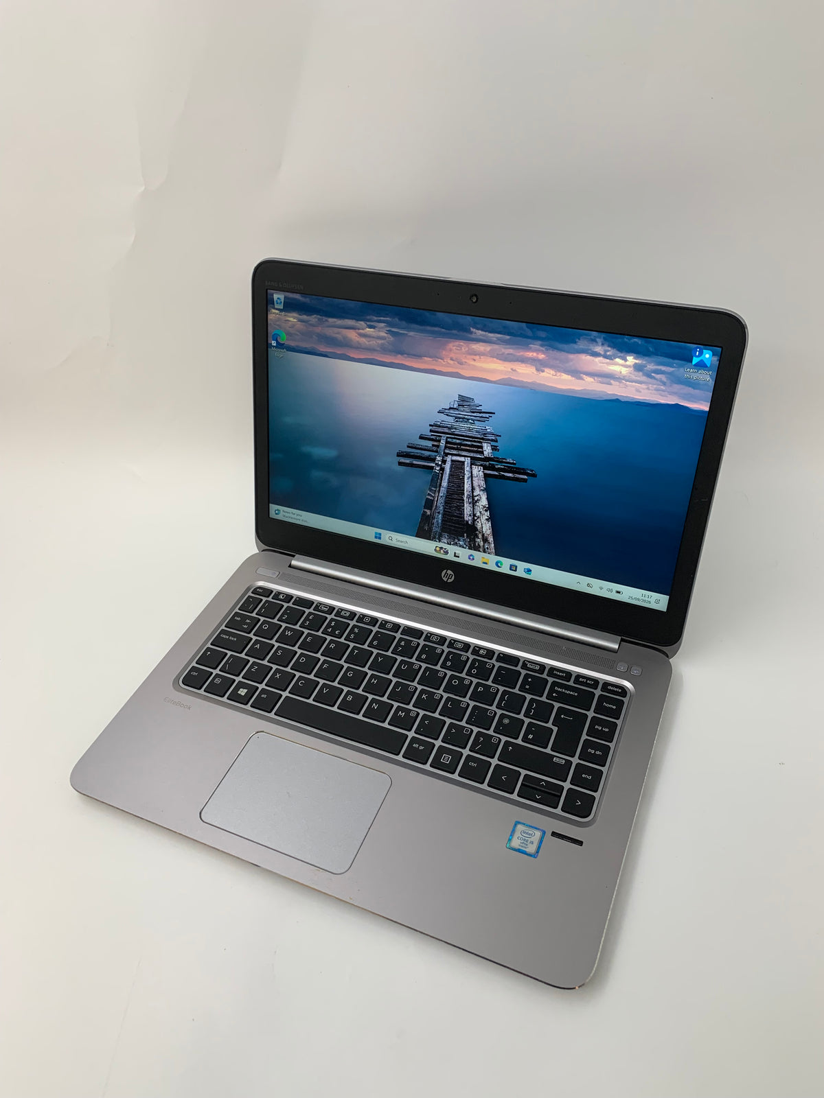 HP EliteBook Folio 1040 G3 | 14" QHD | i5 6th Gen | 8GB RAM | 256GB SSD | W11 Pro