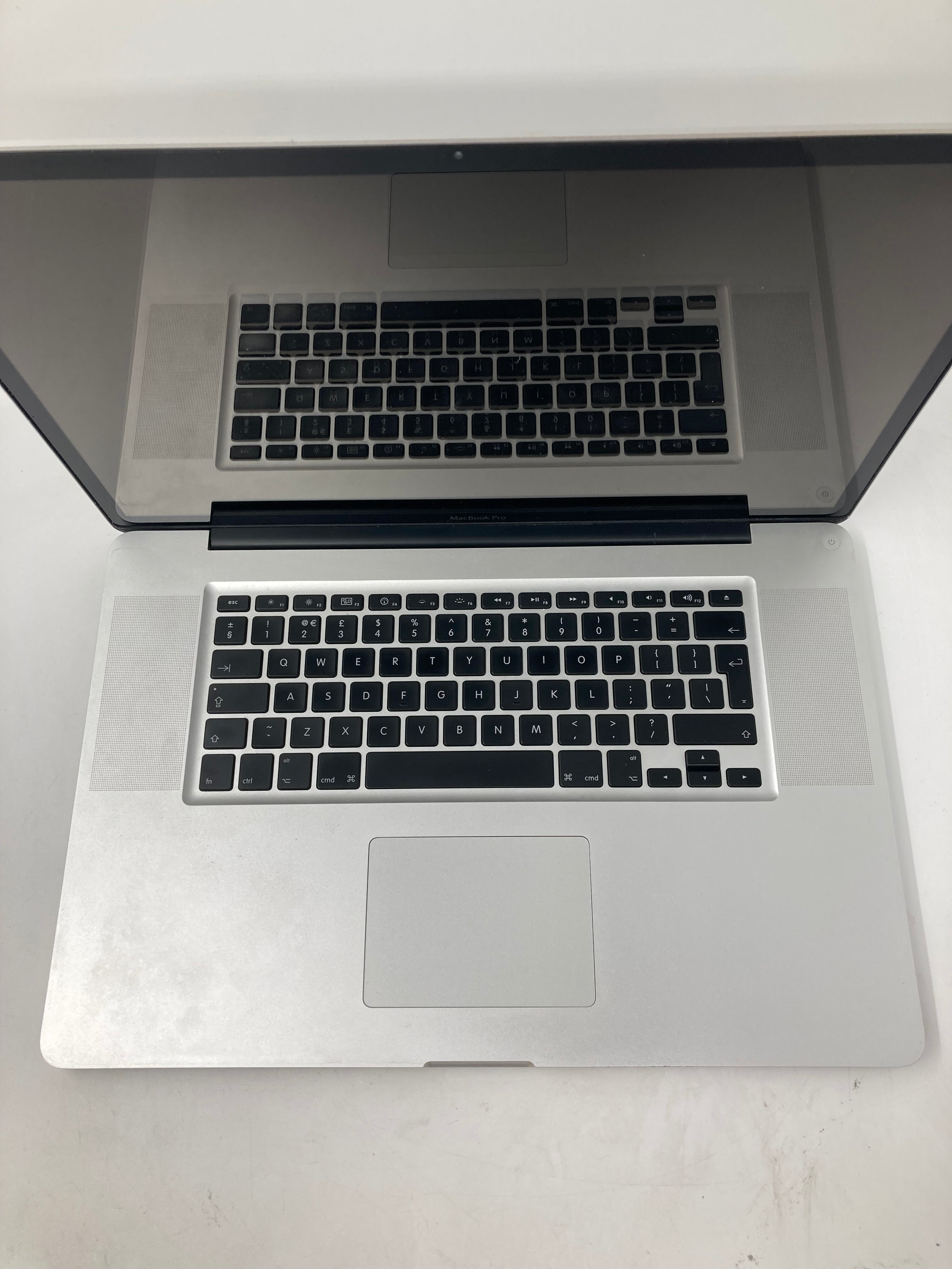 Apple MacBook Pro 2009 17" Screen Core 2 Duo 4GB RAM No SSD No OS *Spares*