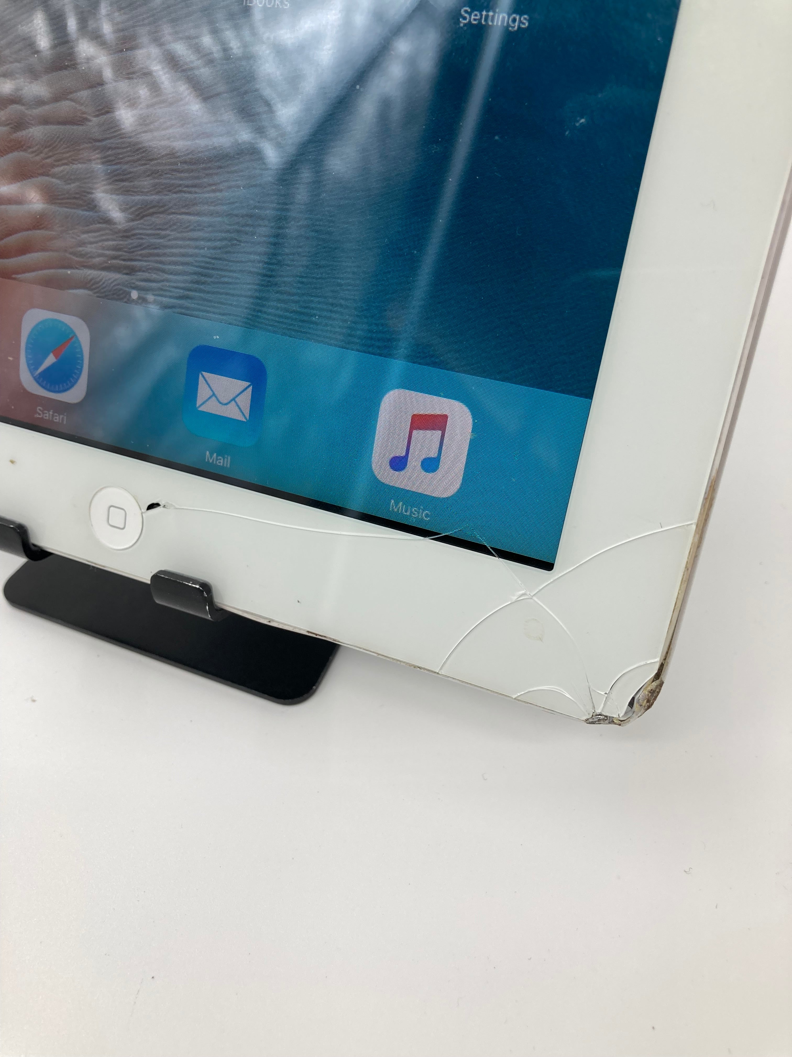 Apple iPad 2 A1396 Silver WiFi + Cellular 16GB & 32GB Unlocked Batch of 3