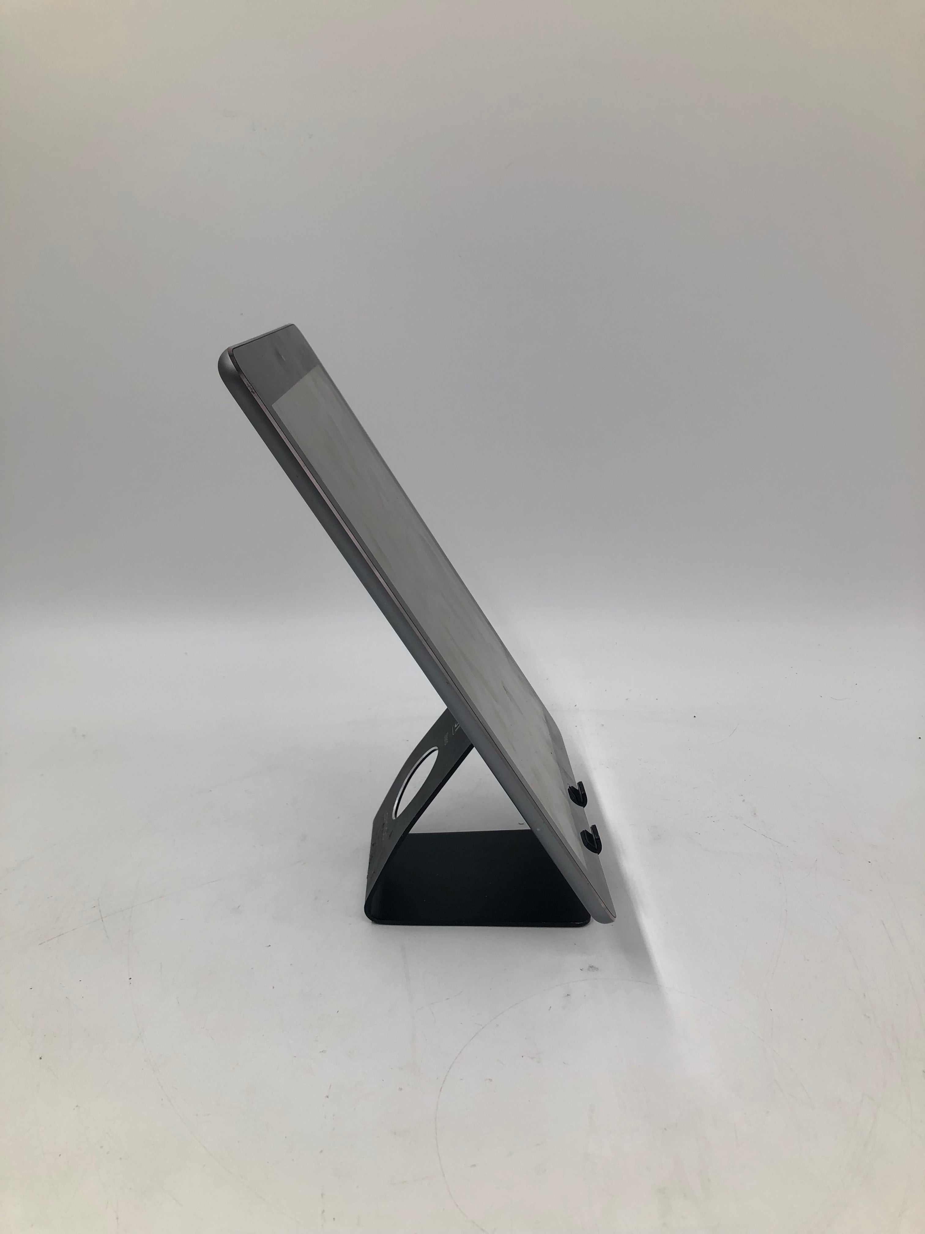 Apple iPad Air 2013 9.7" Screen 32GB Storage Silver