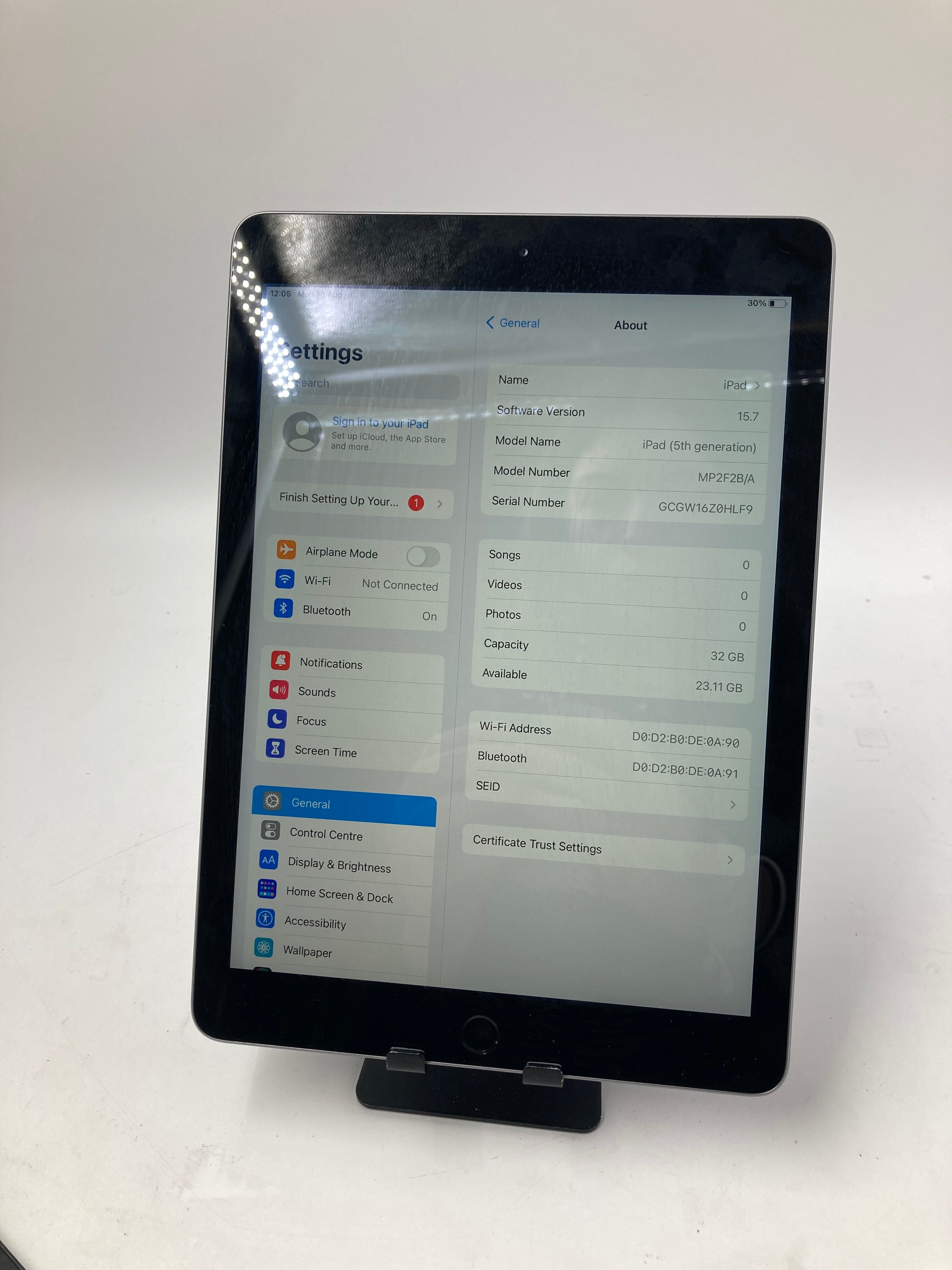 Apple iPad Mini 5th Gen 16GB 32GB 64GB Silver Black Lot of 3 - Unlocked