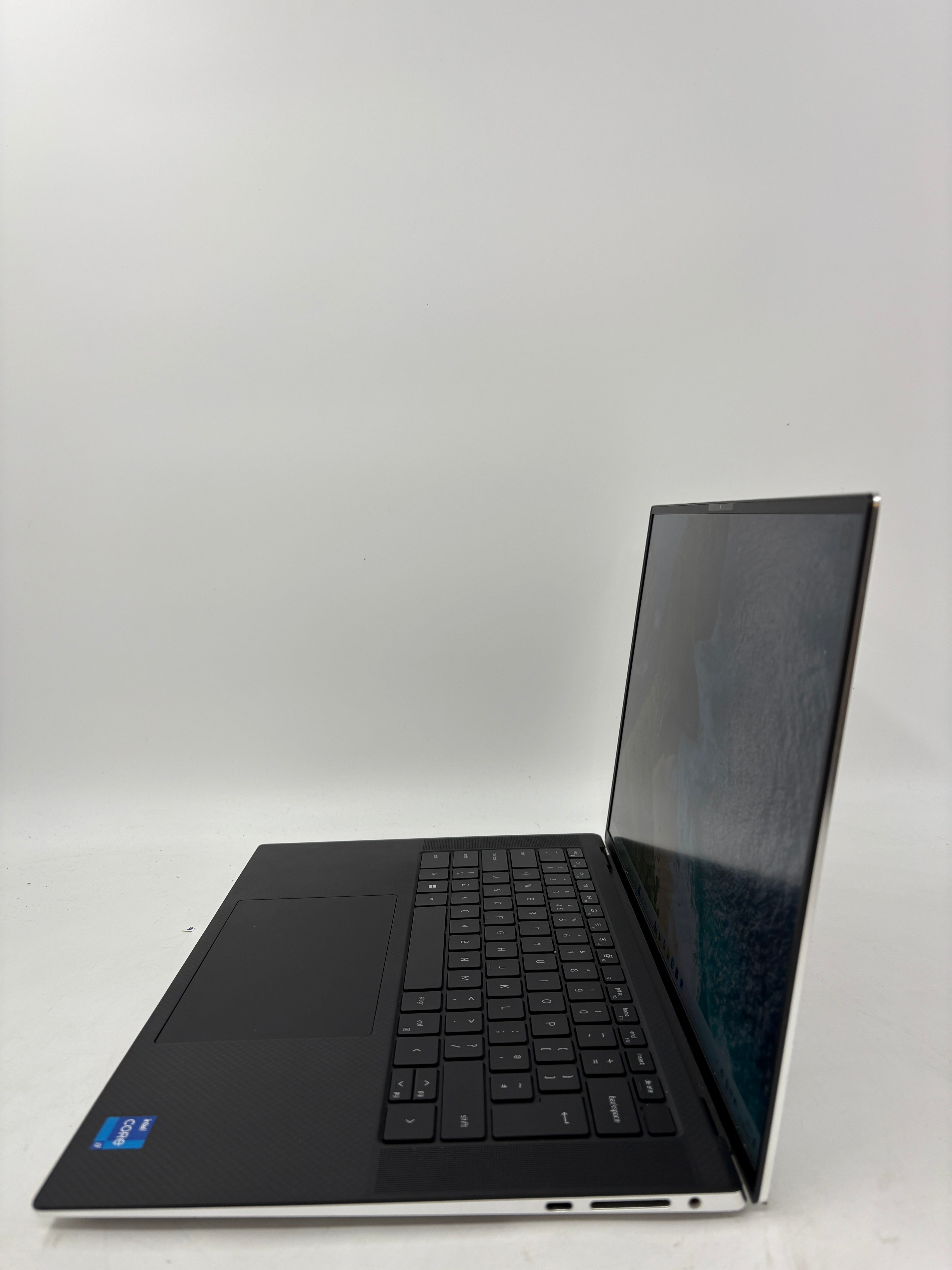 Refurbished Dell XPS 15 9510 15.6" Screen (1920 x 1200) Intel Core i7-11800H 16GB RAM 512GB SSD Windows 11 Pro Laptop