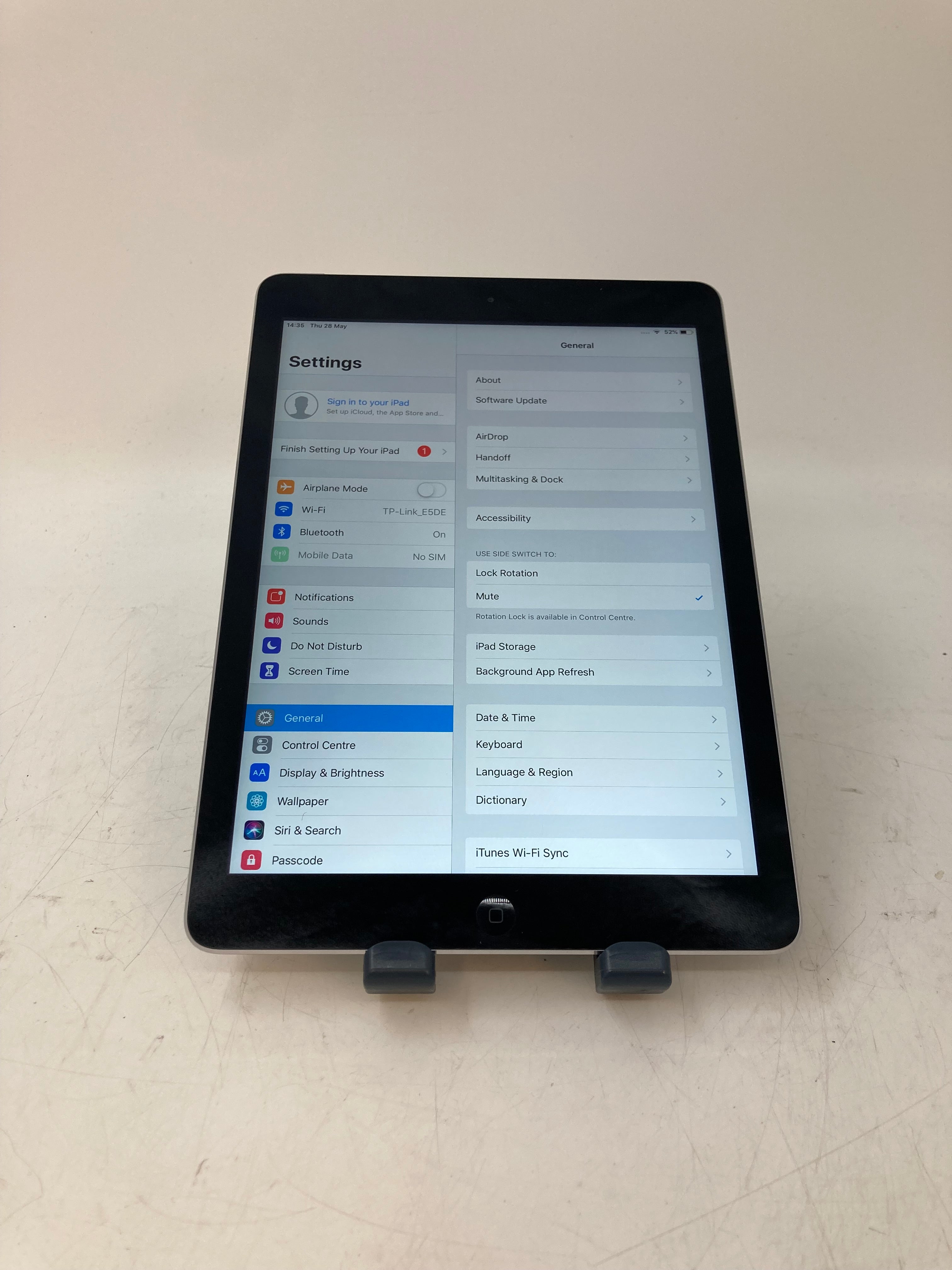 Apple iPad Air | 9.7" | 2013 | 16GB Storage | iOS Tablet