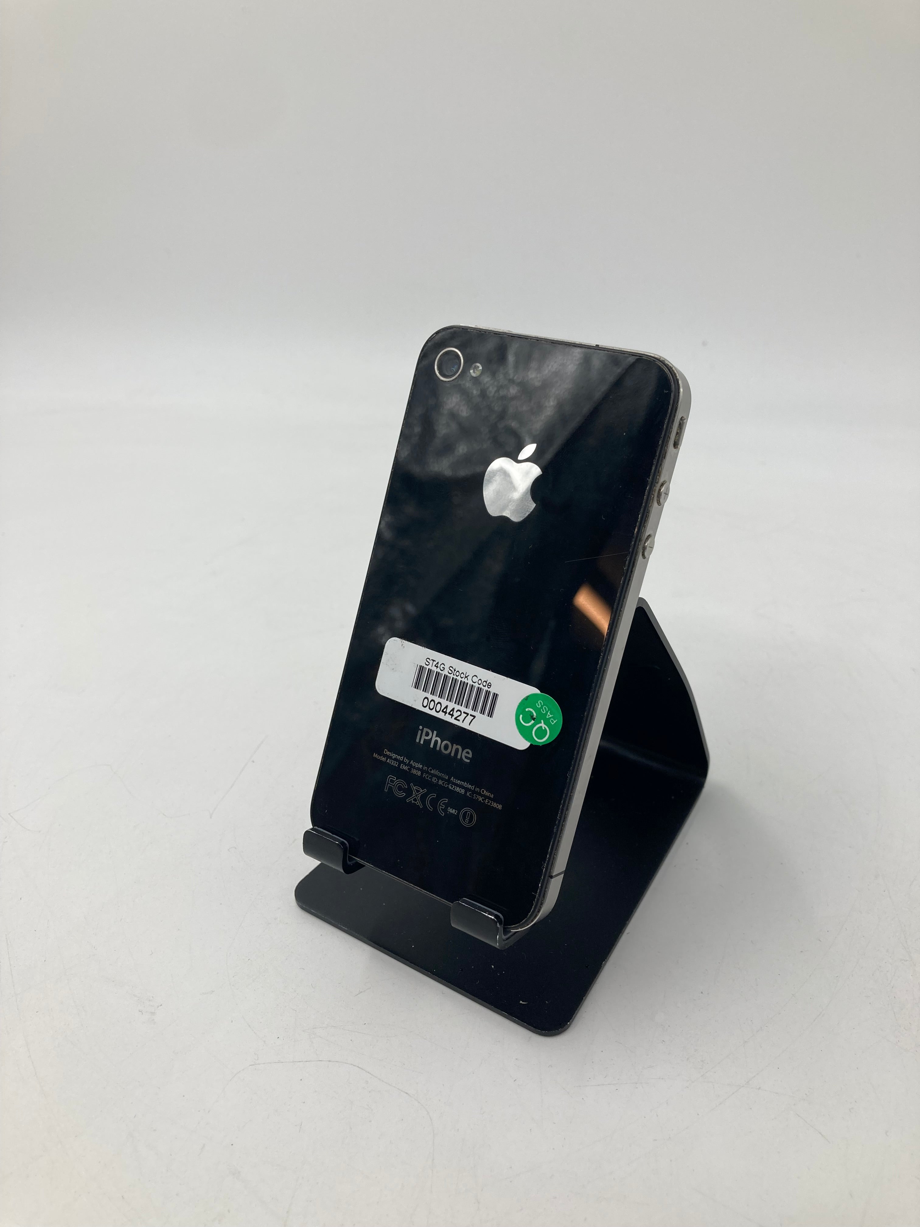 Apple iPhone 4 A1332 16GB Storage Unlocked Black Lot of Four
