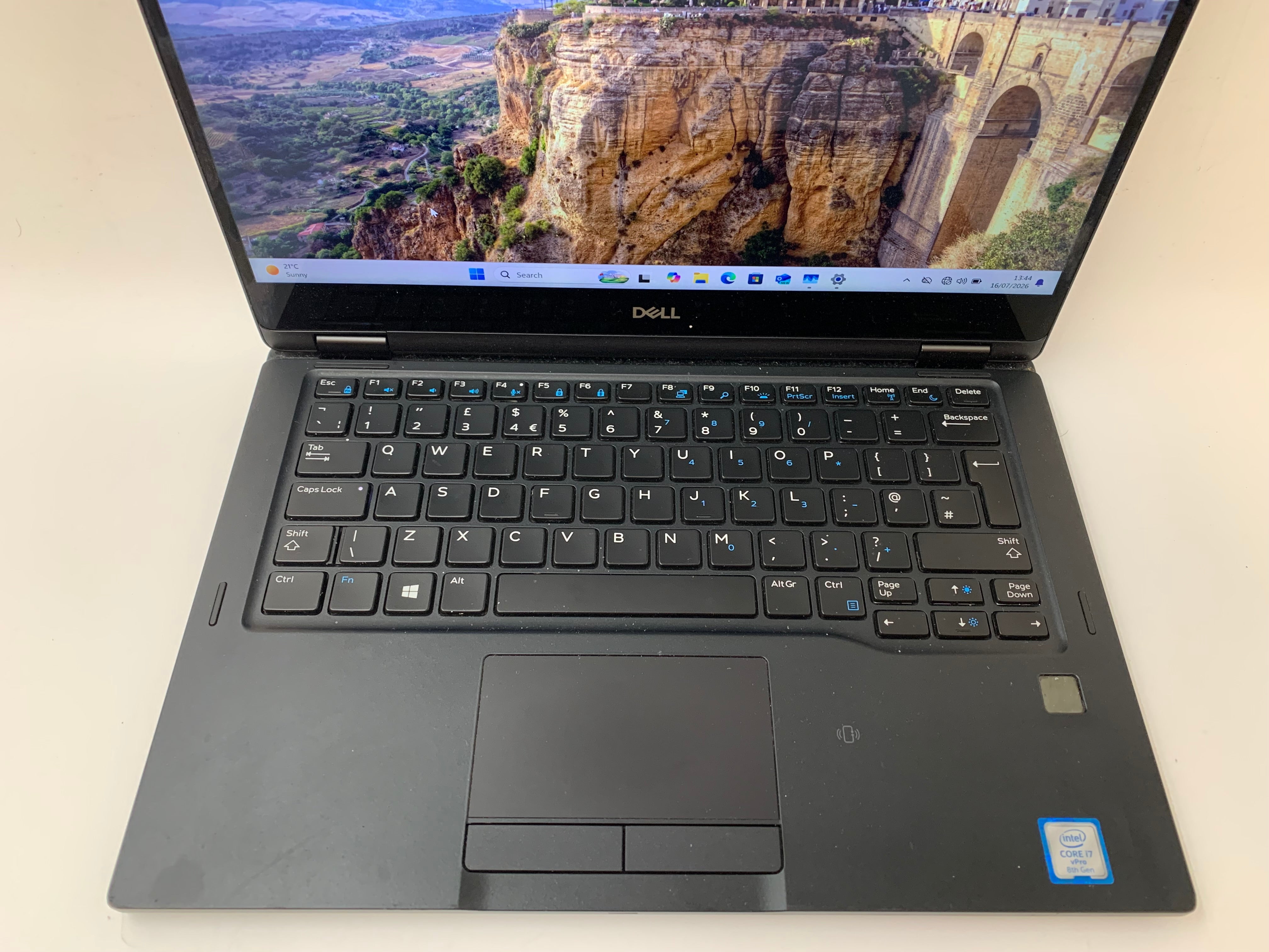 Dell Latitude 7390 2-in-1 | 13.3" FHD | i7 8th Gen | 16GB RAM | 256GB SSD | W11 Pro