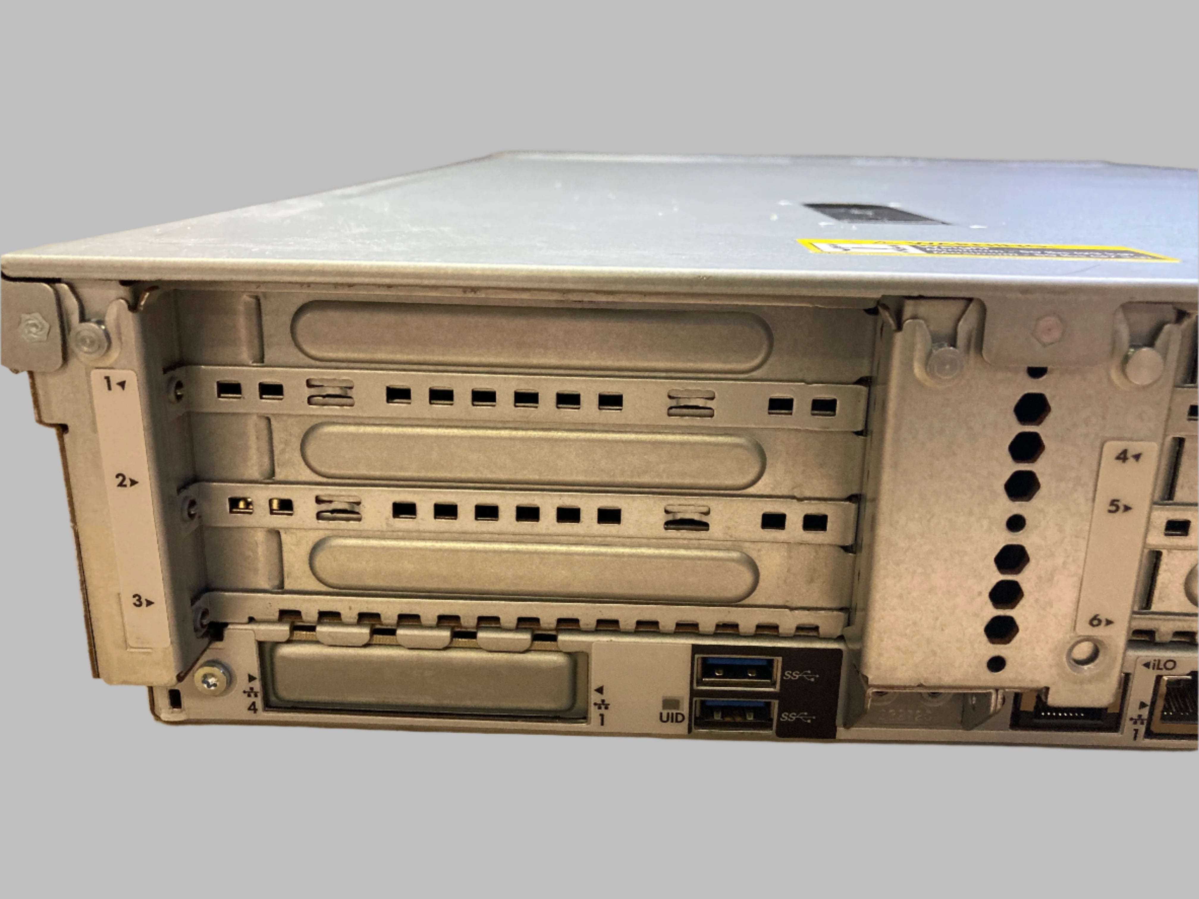 HPE Server ProLiant DL380 G9 2x Xeon E5-2643 V4 4GB RAM 16x 2.5" Bay No HDD