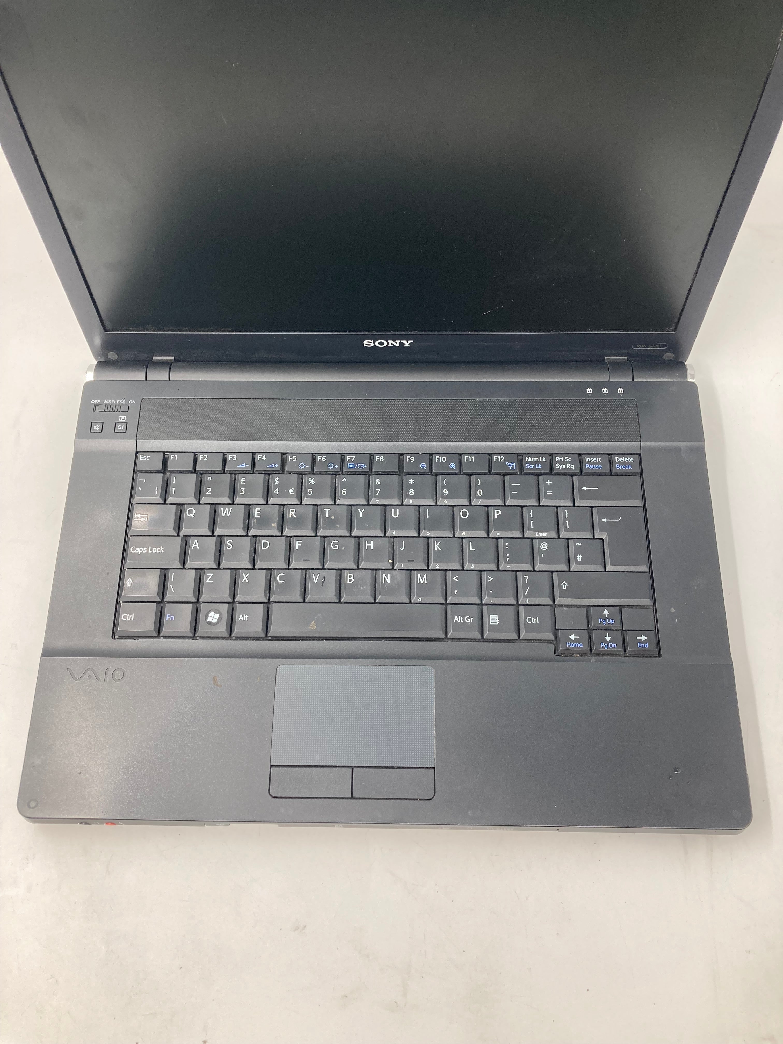 Sony Vaio PCG-9132M 15.4" Screen Core 2 Duo 3GB RAM 320GB SSD Win 10 *Spares*