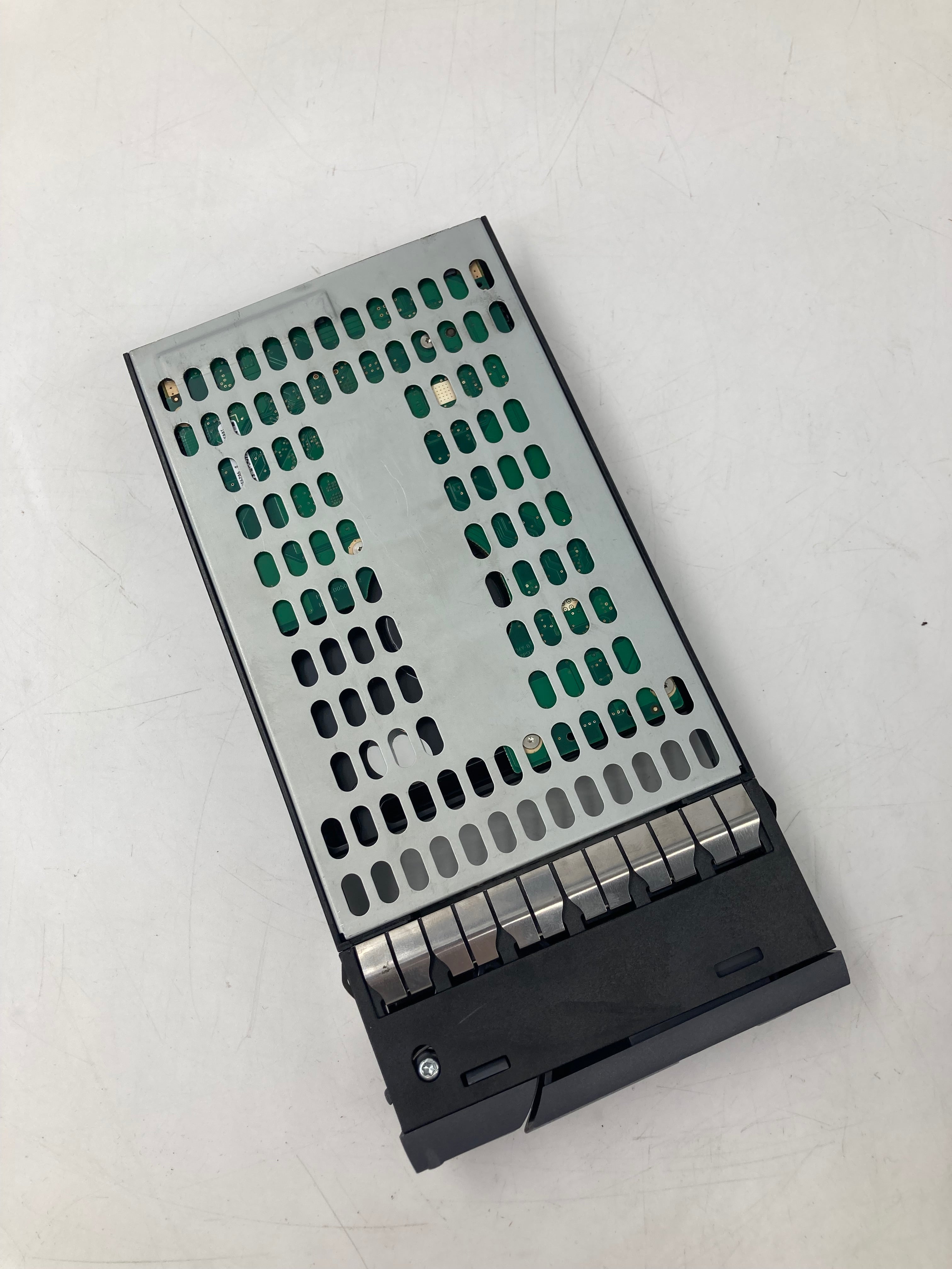 NetApp HDD 3.5 SAS 600GB 15K RPM 6 Gbps P/N 108-00227 Lot of 6