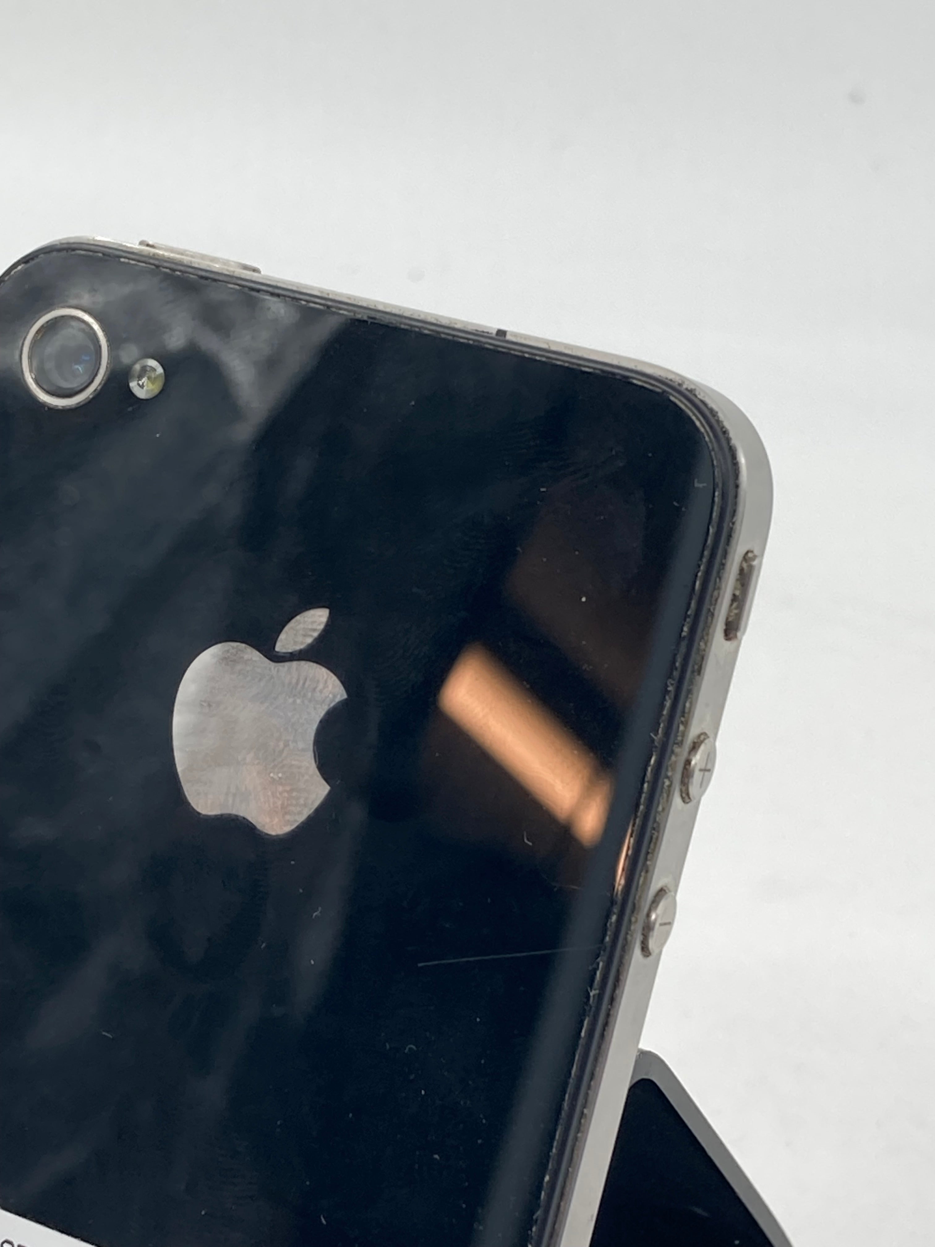 Apple iPhone 4 A1332 16GB Storage Unlocked Black Lot of Four