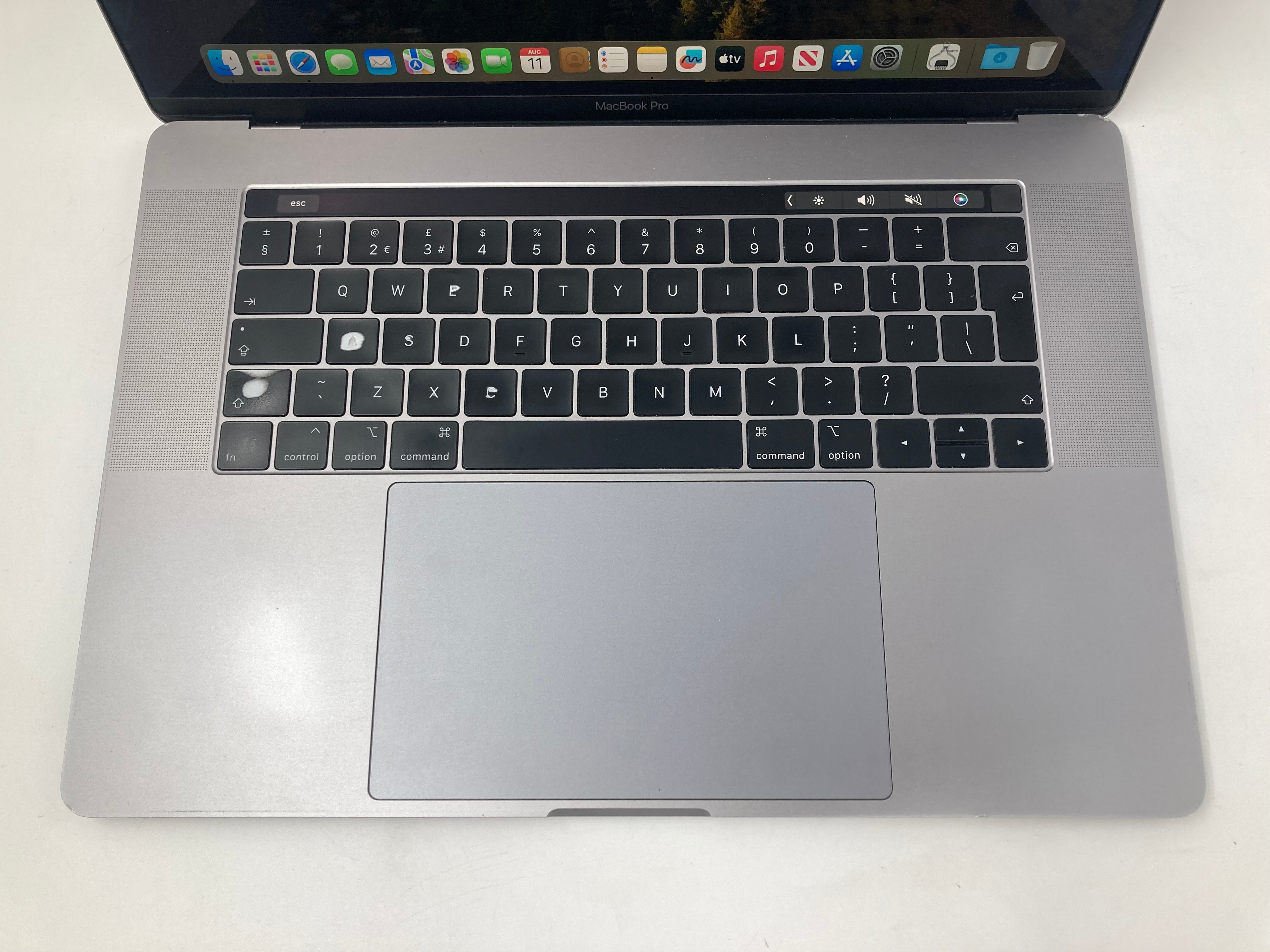 Apple MacBook Pro 2019 15" Screen A1990 i7 8th Gen 16GB RAM 256GB SSD OS Sonoma
